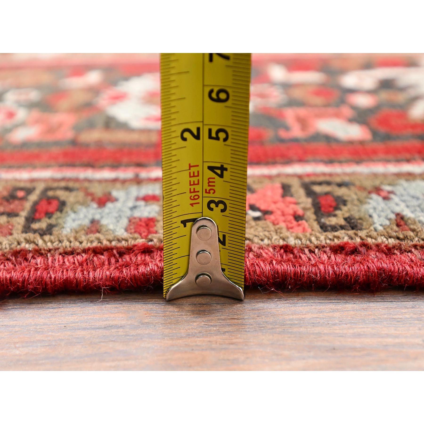 Tapis Heriz en laine rouge de style bohème vintage, noué à la main, à l'aspect rustique en vente 3