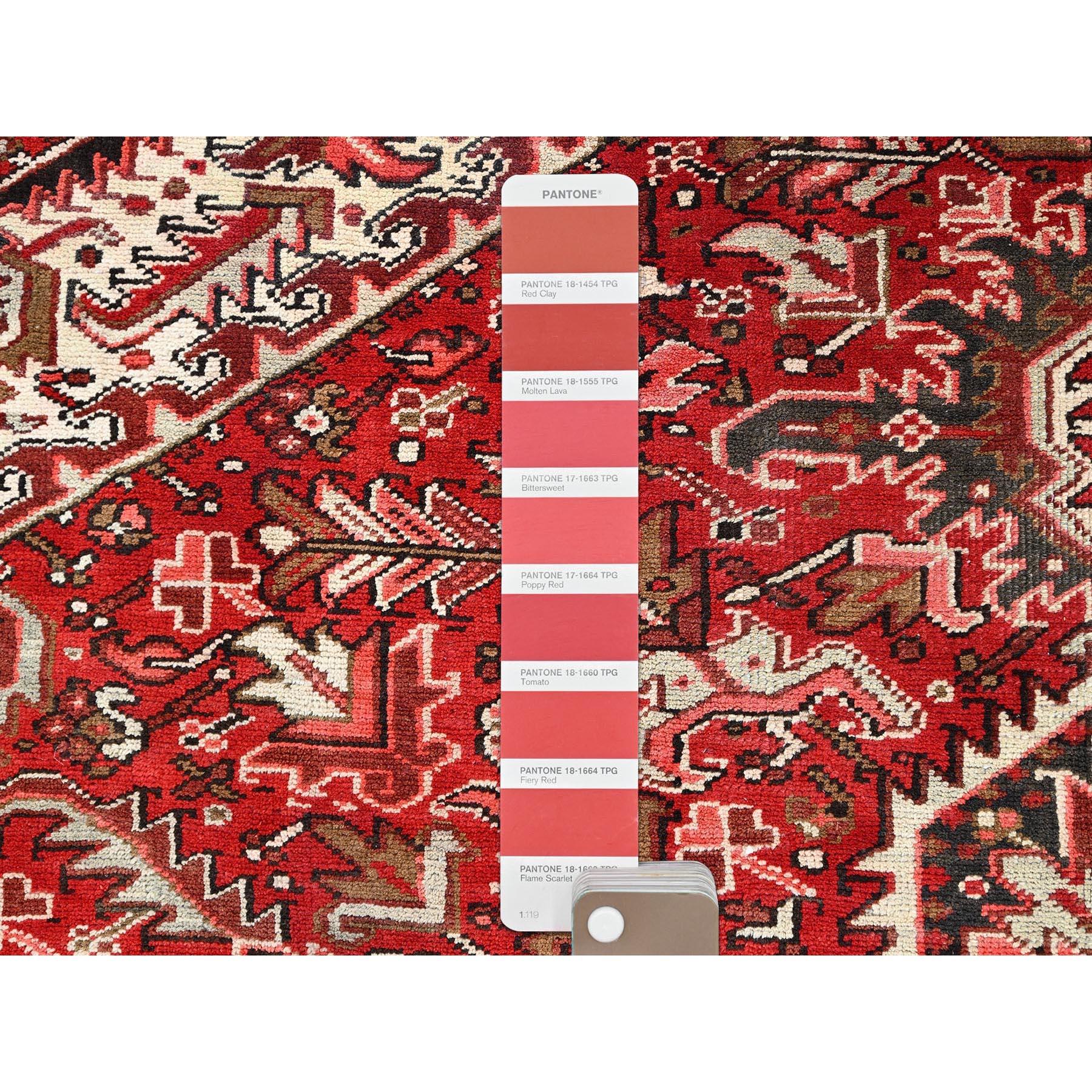 Laine Tapis Heriz en laine rouge de style bohème vintage, noué à la main, à l'aspect rustique en vente