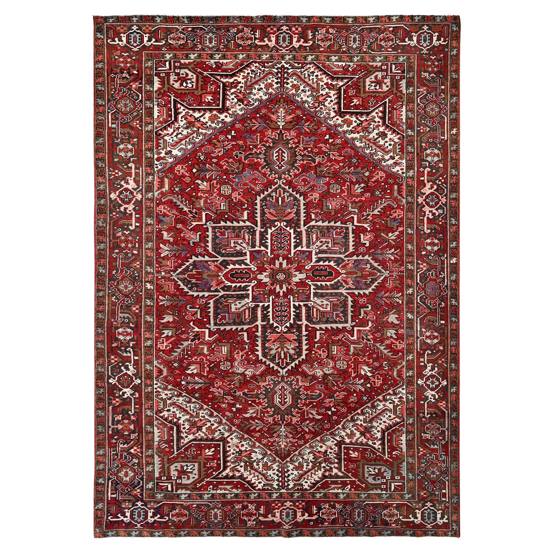 Tapis Heriz en laine rouge de style bohème vintage, noué à la main, à l'aspect rustique