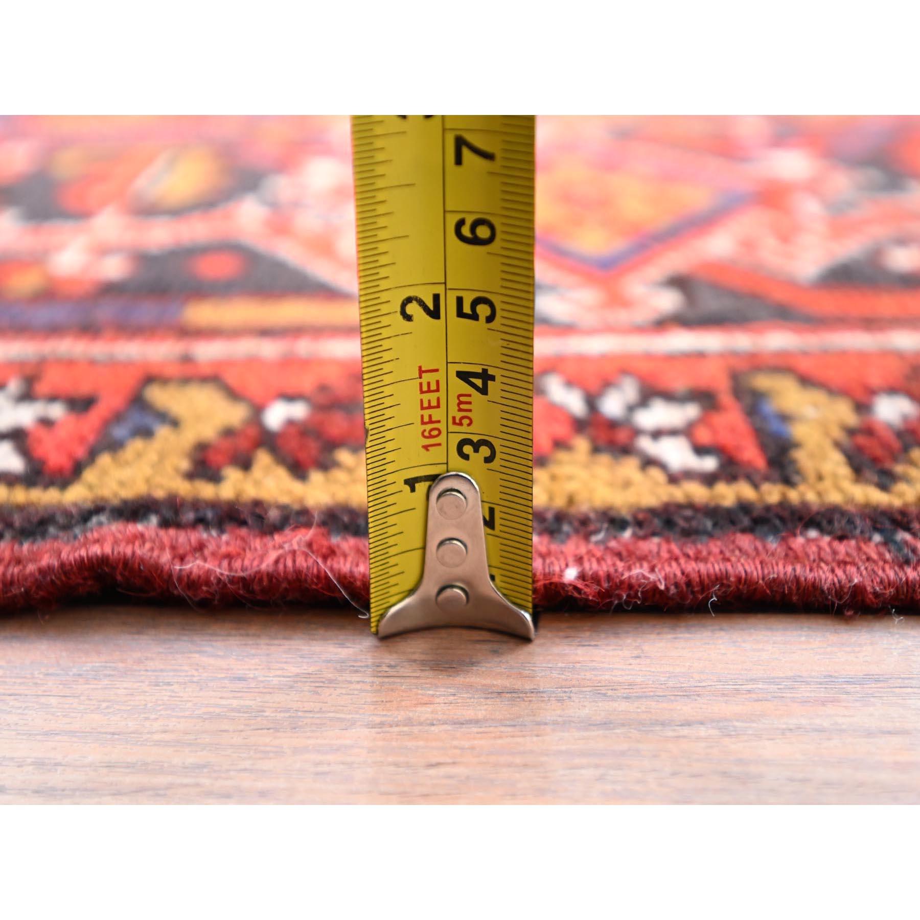 Handgeknüpfter Vintage-Teppich mit rustikalem Heriz- Village-Motiv aus Wolle im Angebot 5