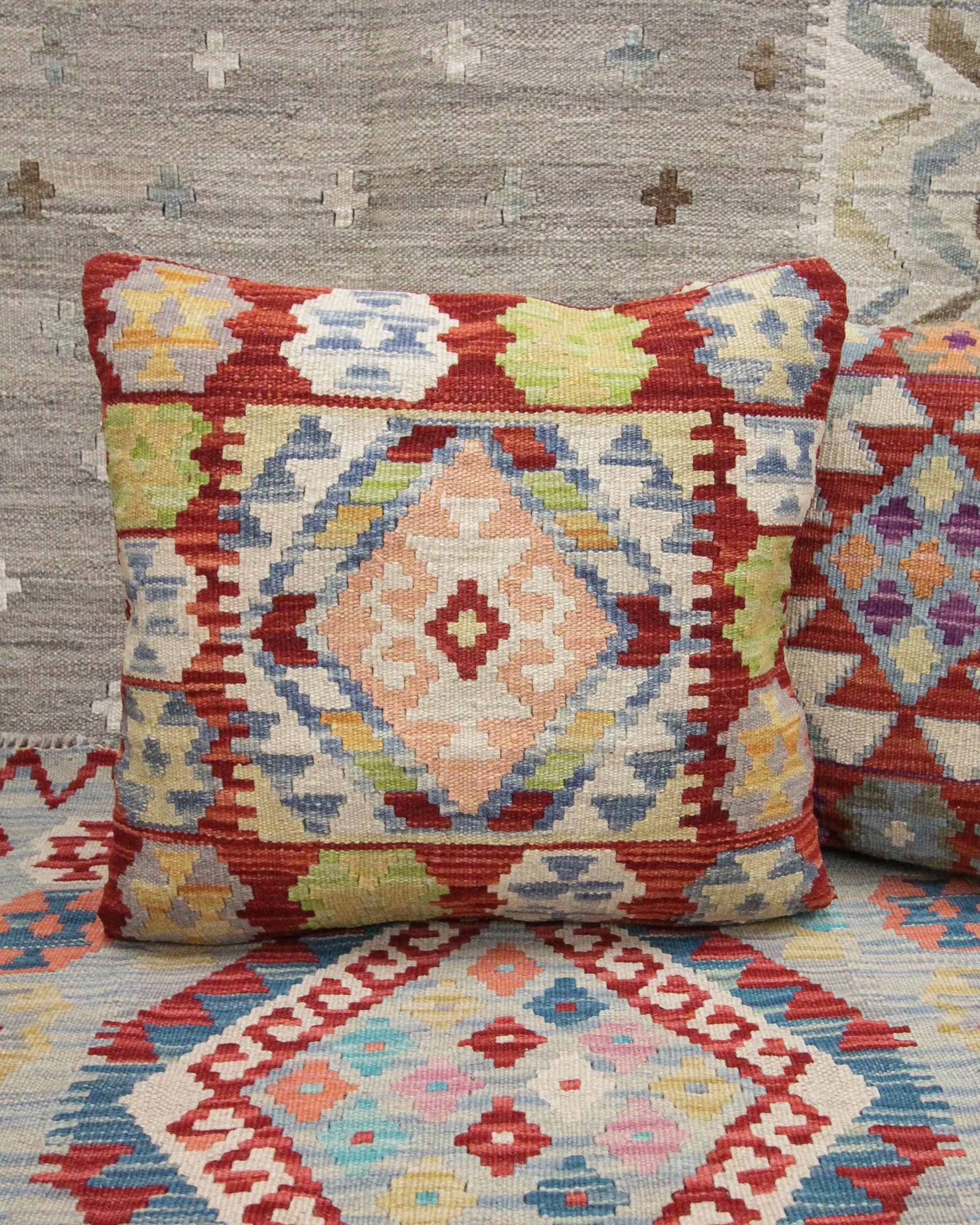 Red Wool Kilim Cushion Cover Handwoven Geometric Scatter Pillow In New Condition In Hampshire, GB