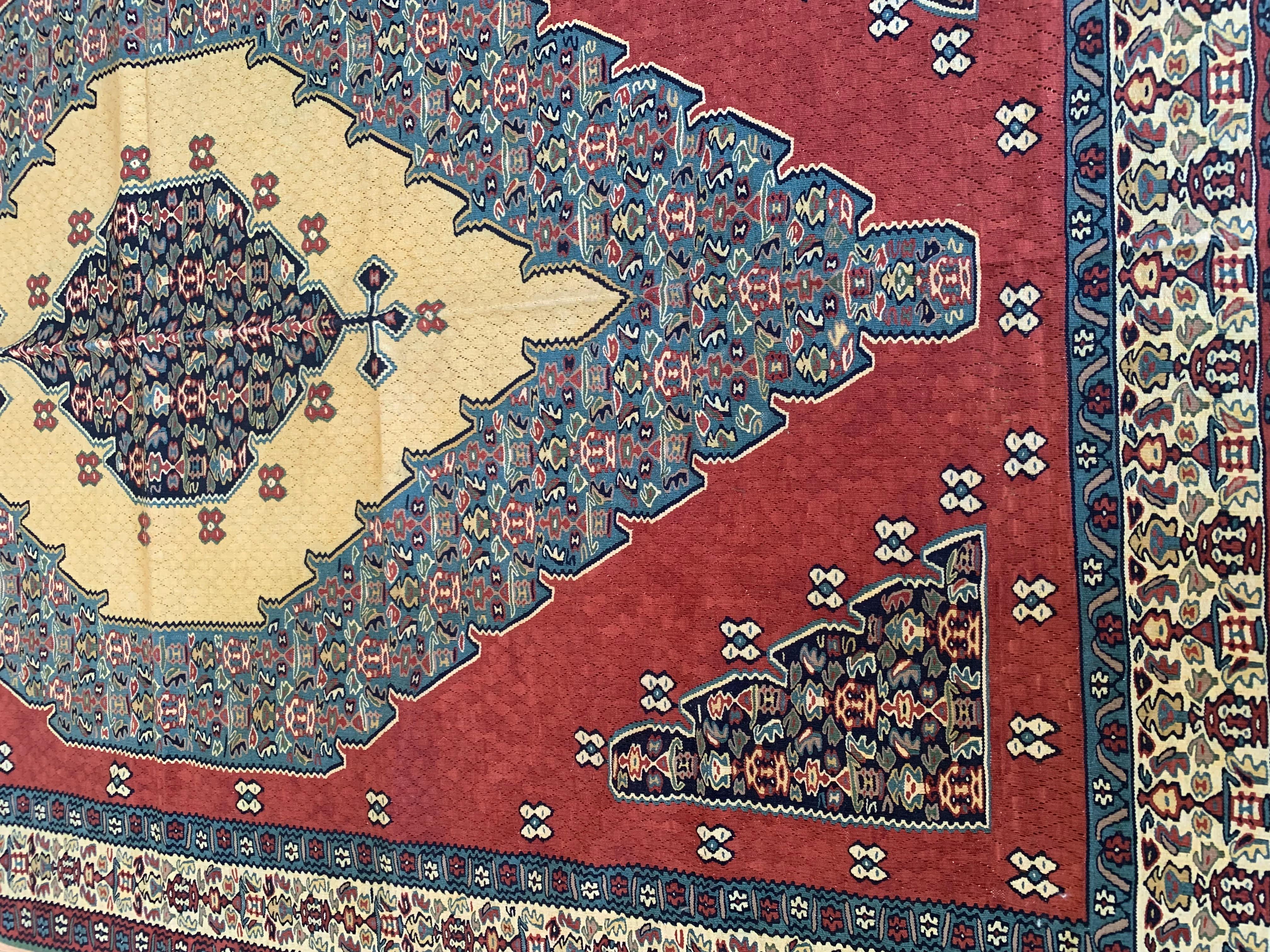 Handgewebter flach gewebter orientalischer Teppich aus roter Wolle, Kurdischer Kelim im Angebot 3