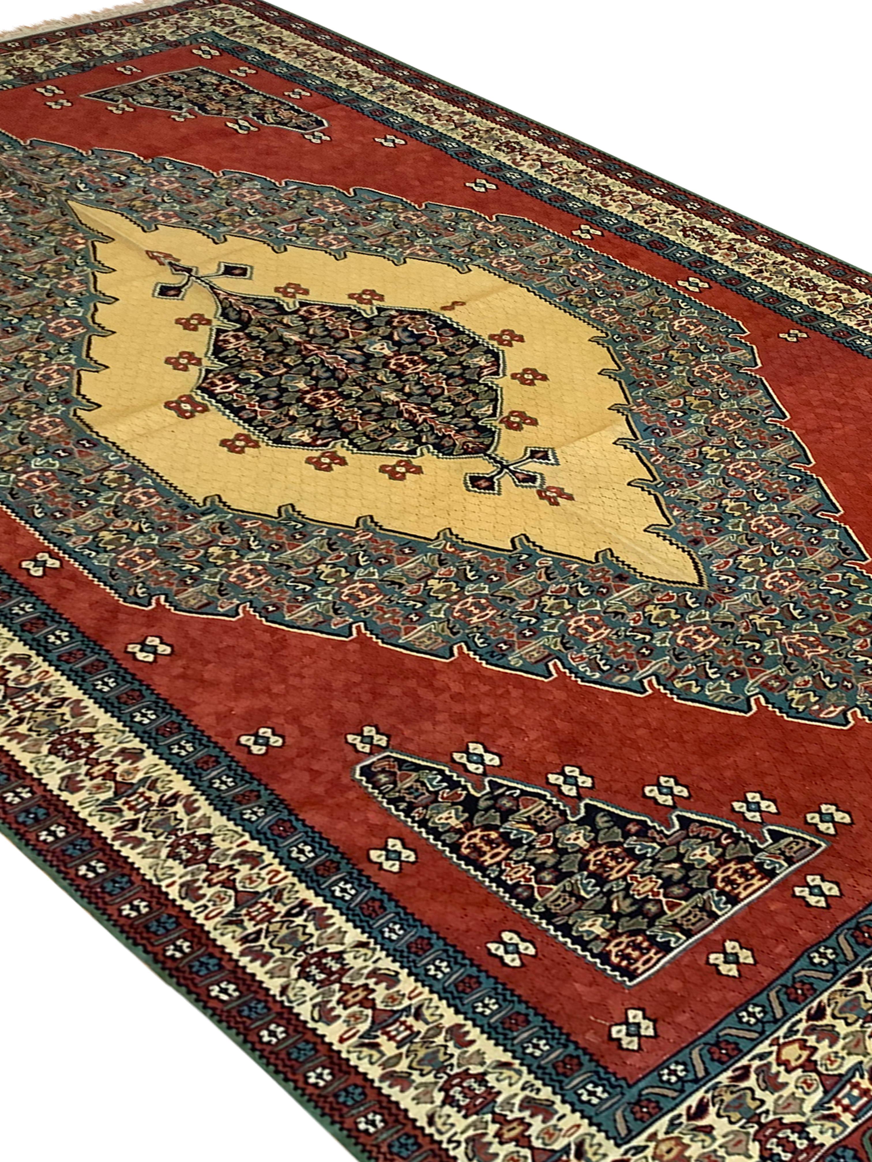 Handgewebter flach gewebter orientalischer Teppich aus roter Wolle, Kurdischer Kelim (Irakisch) im Angebot
