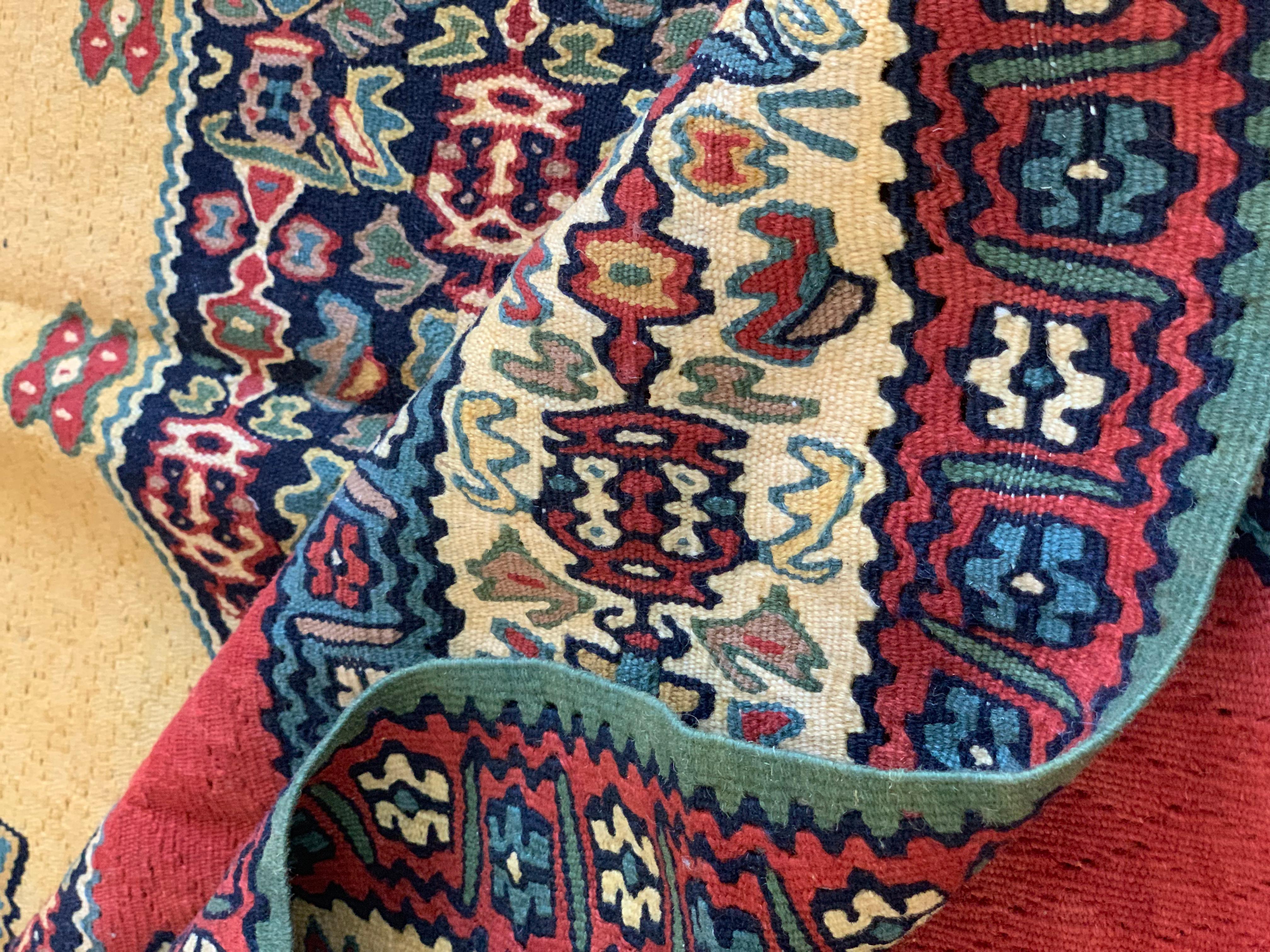 Handgewebter flach gewebter orientalischer Teppich aus roter Wolle, Kurdischer Kelim im Angebot 1