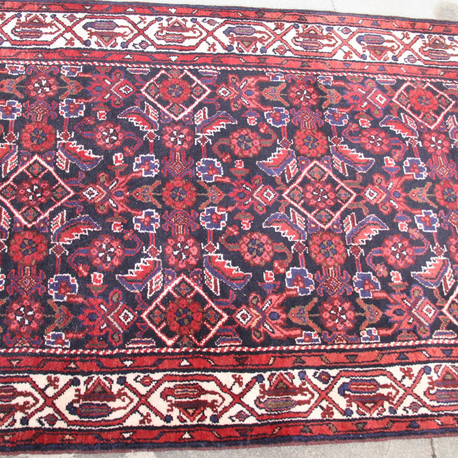 Orientalischer Läufer aus roter Wolle im Angebot 3