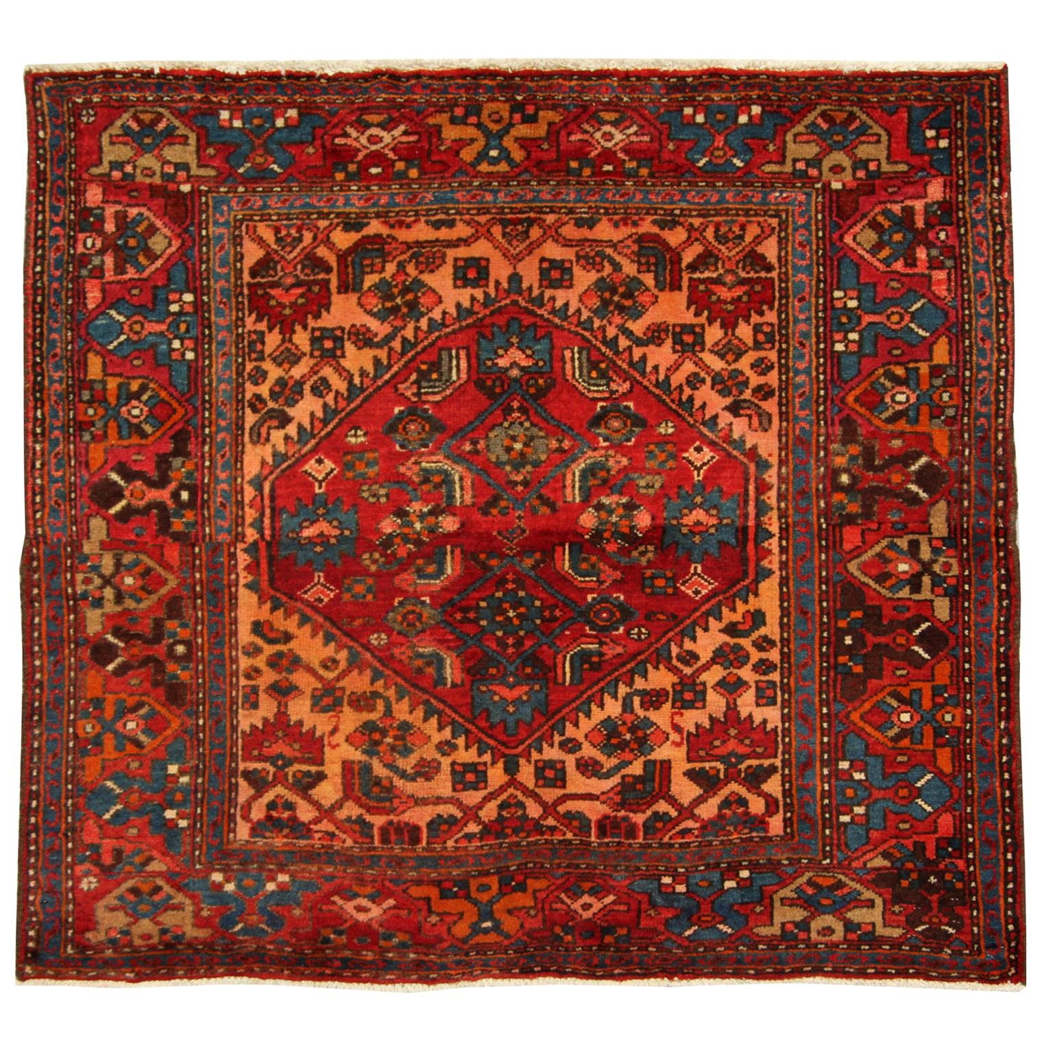 Rustikaler Gold Orientalischer Teppich aus roter Wolle, handgefertigter Teppich im Angebot