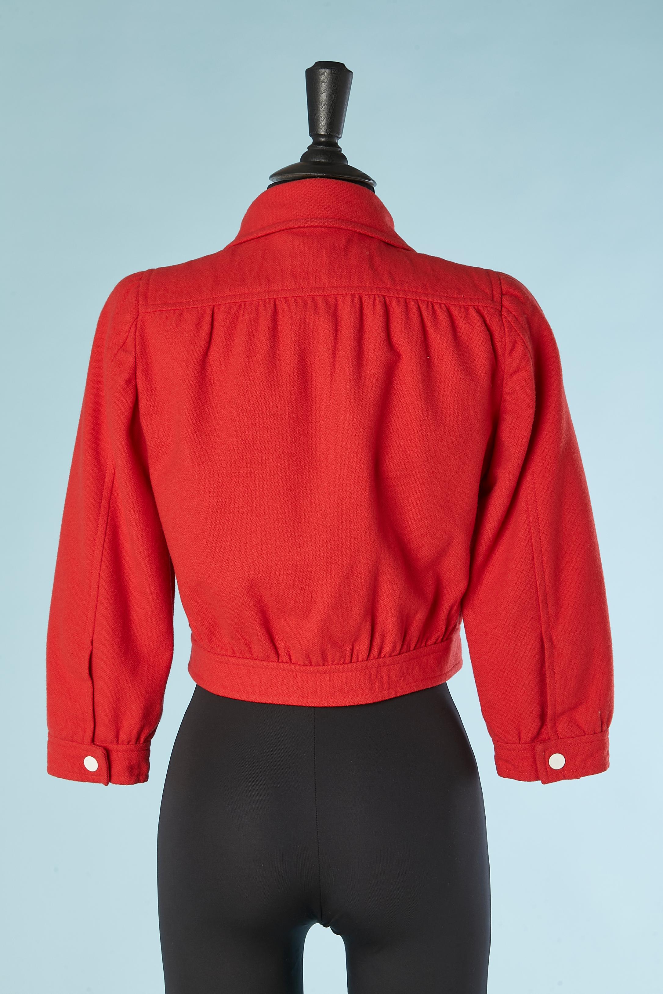 Kurze Jacke aus roter Wolle mit weißen Druckknöpfen und Schnalle Courrèges Hyperbole  Damen im Angebot