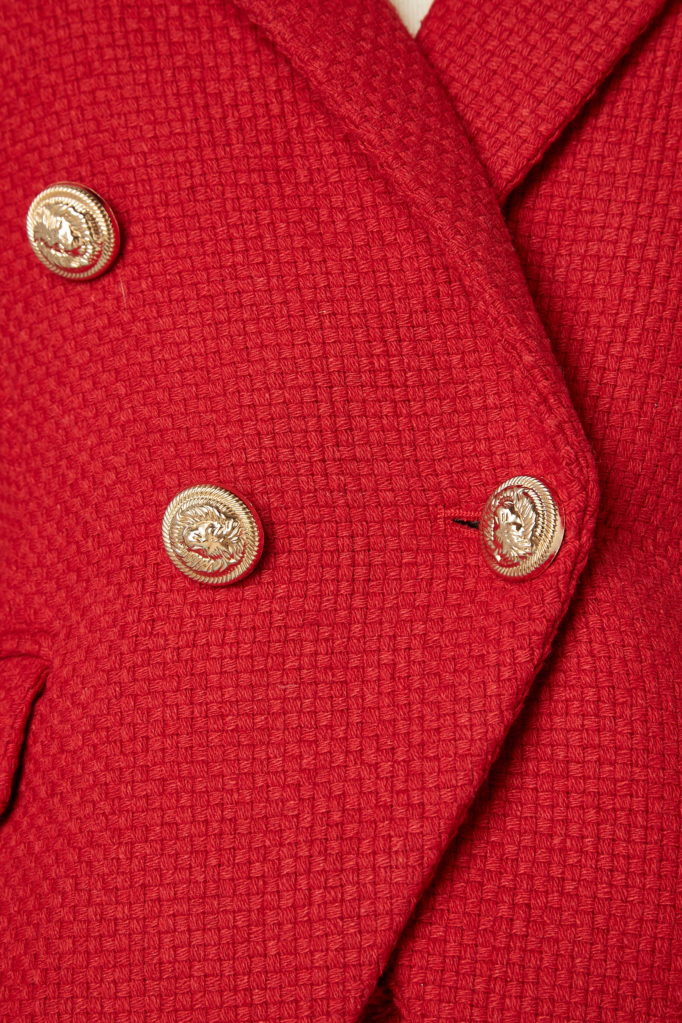 Rouge Tailleur jupe en laine rouge avec veste à double boutonnage en vente