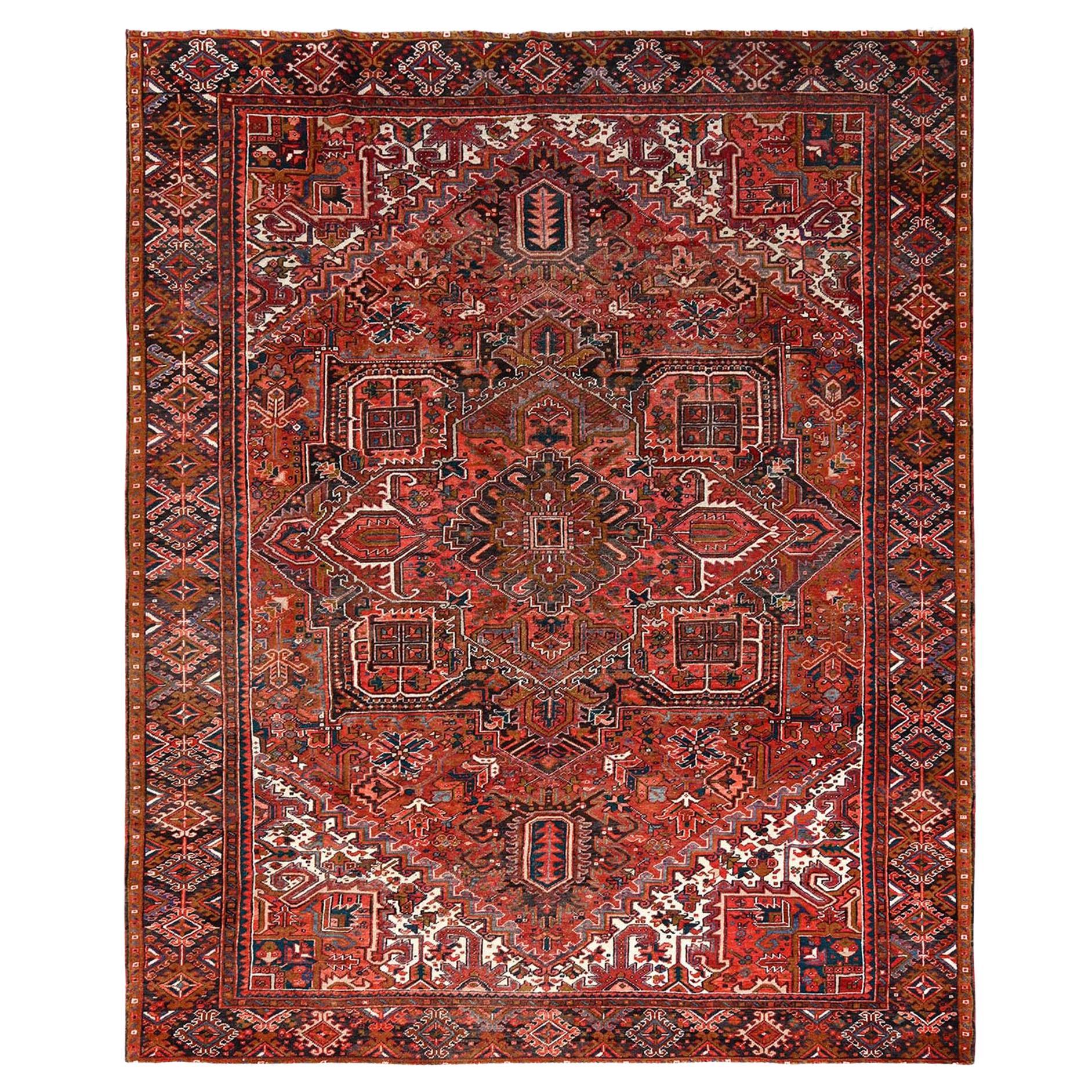 Roter, handgeknüpfter, rustikaler, reiner Vintage-Teppich aus Wolle im böhmischen Stil von Heriz