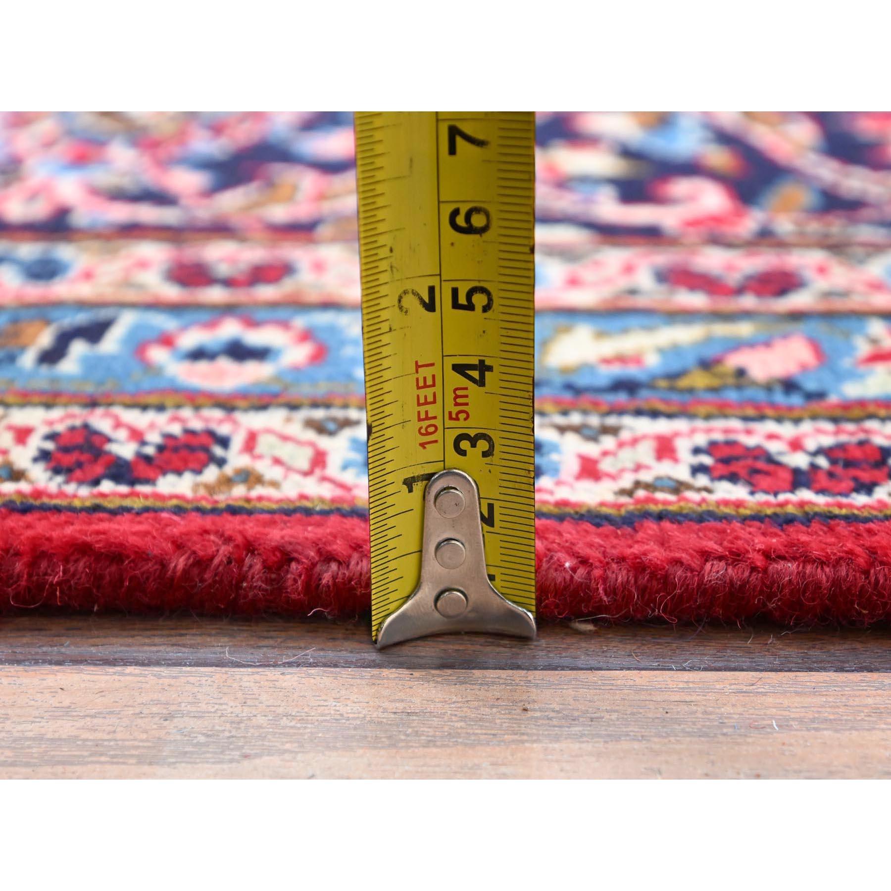 Rote Wolle handgeknüpft Vintage Persian Kashan Dense Weave Pure Wool Soft Rug im Angebot 4
