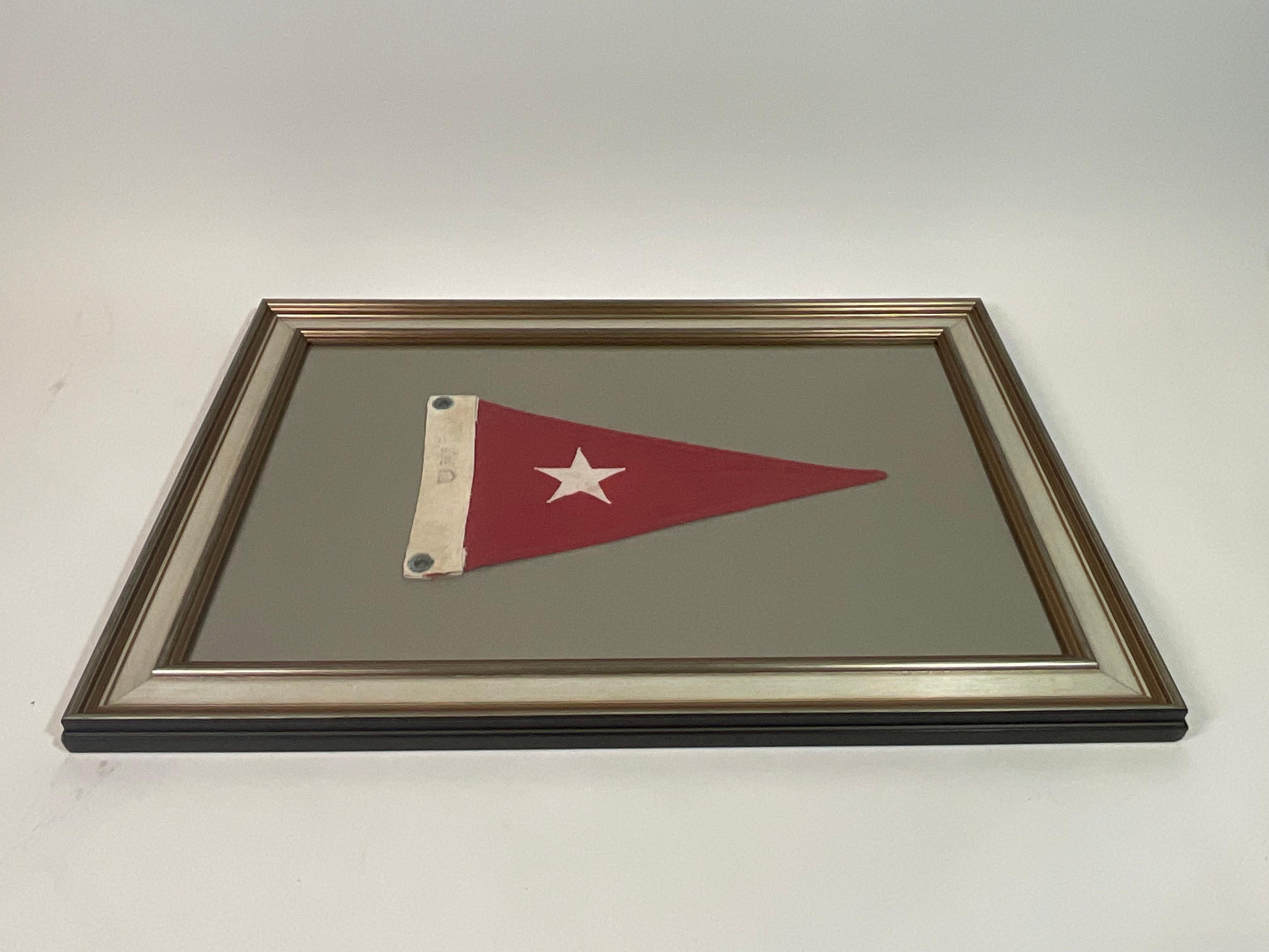 Red Yachting Flag with a Star (Mitte des 20. Jahrhunderts) im Angebot