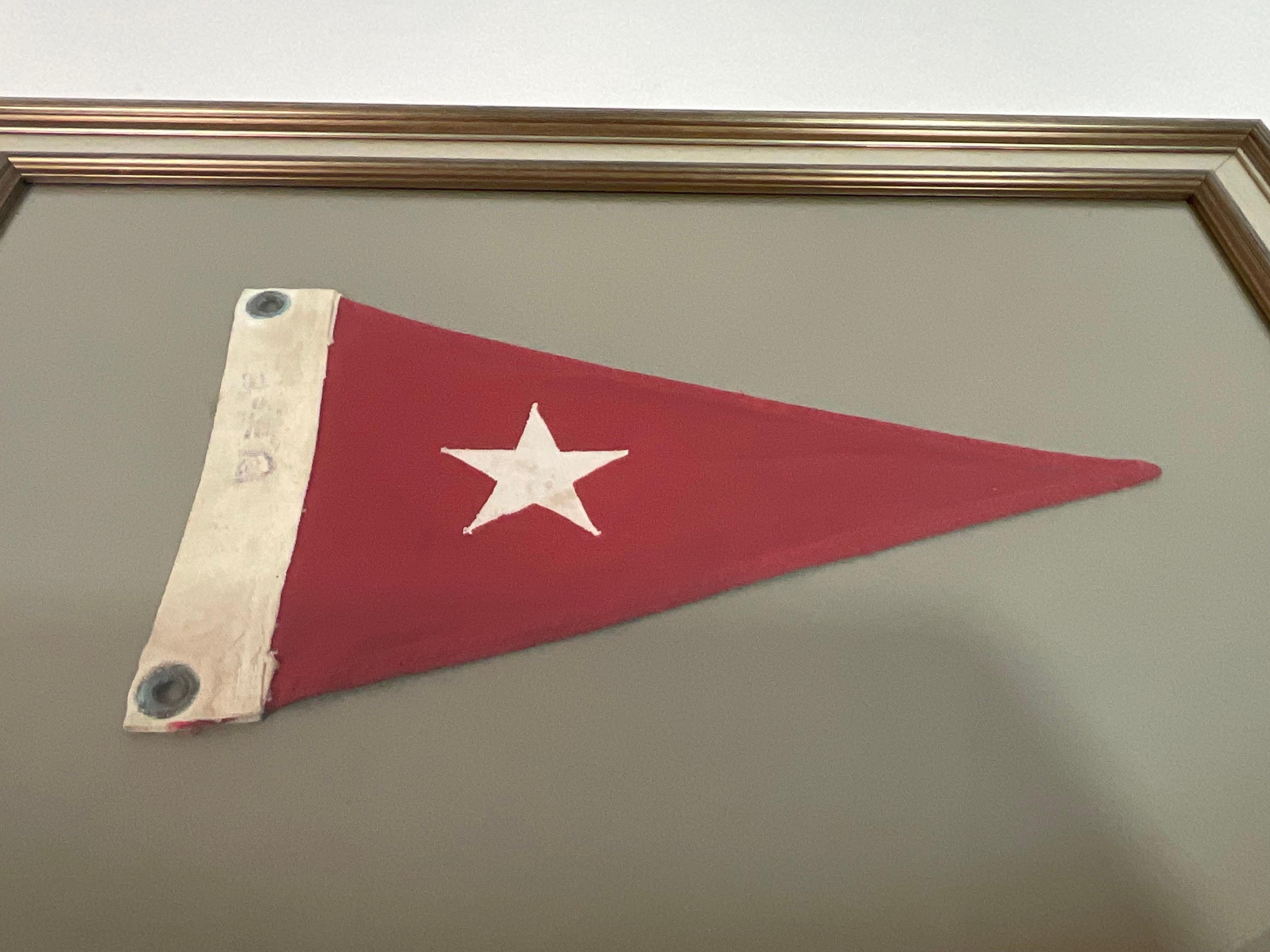 Red Yachting Flag with a Star (Baumwolle) im Angebot