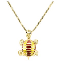 Colgante/Broche de Moda de Lujo "Tortuga" de Oro Amarillo de 18 Kilates con Esmalte Rojo y Amarillo