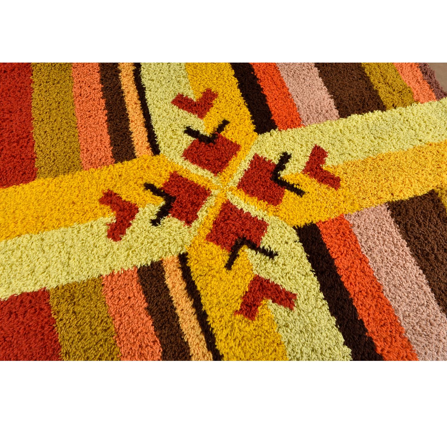 Red Yellow Orange and Brown Vintage Rya Rug Wall Hanging In Excellent Condition For Sale In Chattanooga, TN