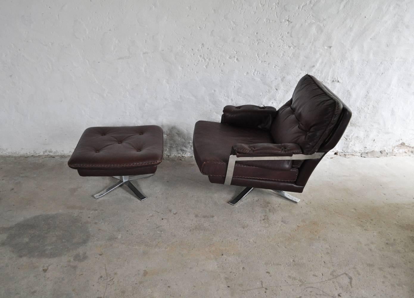 Reddish brown leather and chrome lounge chair and stool by Arne Norell.
High quality hand-stitched leather and chrome.
Very fine vintage condition.
Two and three-seat sofa also available.