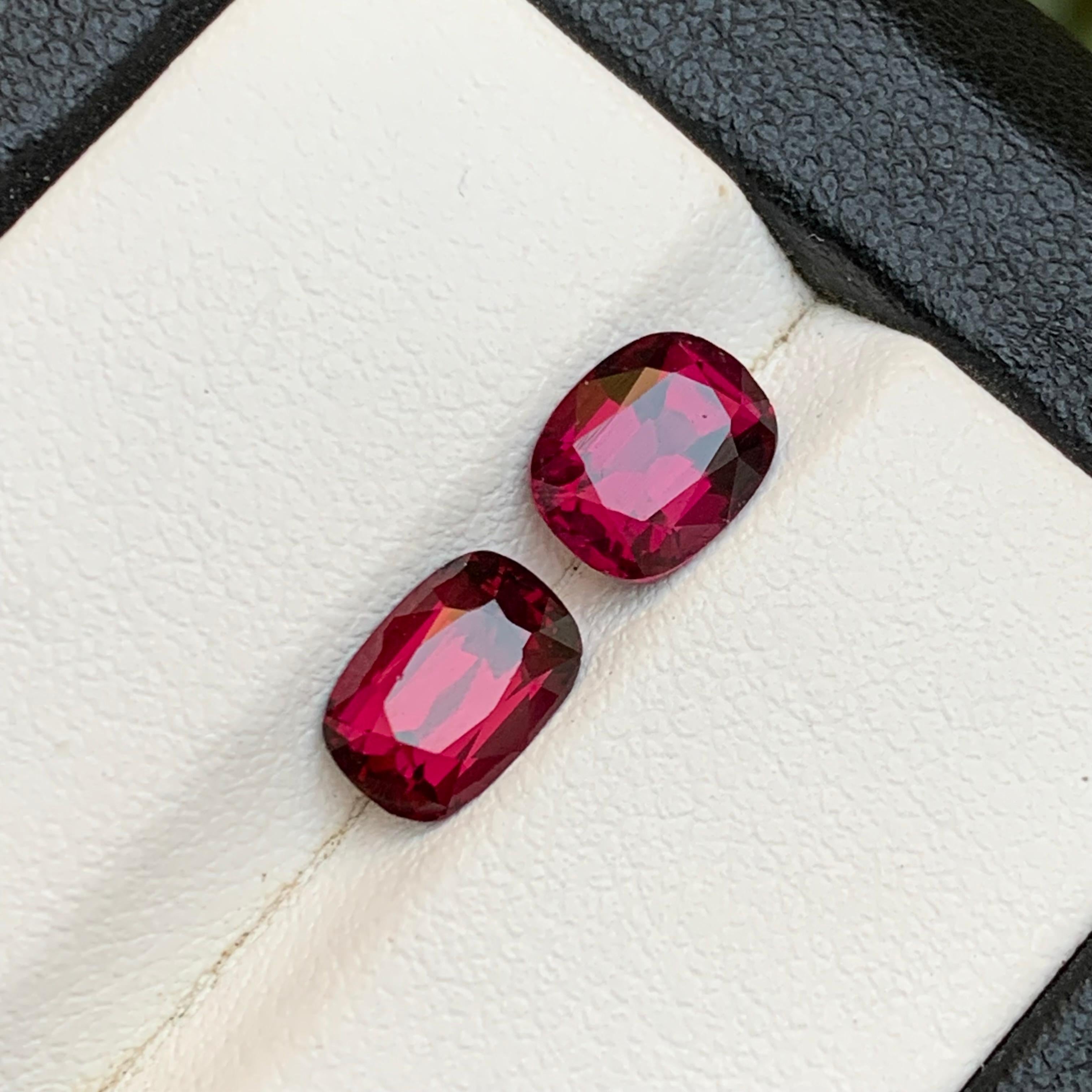 Reddish Pink Natural Garnet Loose Gemstones for Ring, Earrings, Necklace Pendant, Bracelet or any other Jewelry Setting-Oval Cut!!

💎 GEMSTONE TYPE: Garnet
⚖️ WEIGHT: 3.27 Carats
🪚 SHAPE & CUT: Oval Cut
📏 SIZE (MM): 
1.63 Ct (7.38 x 5.93 x