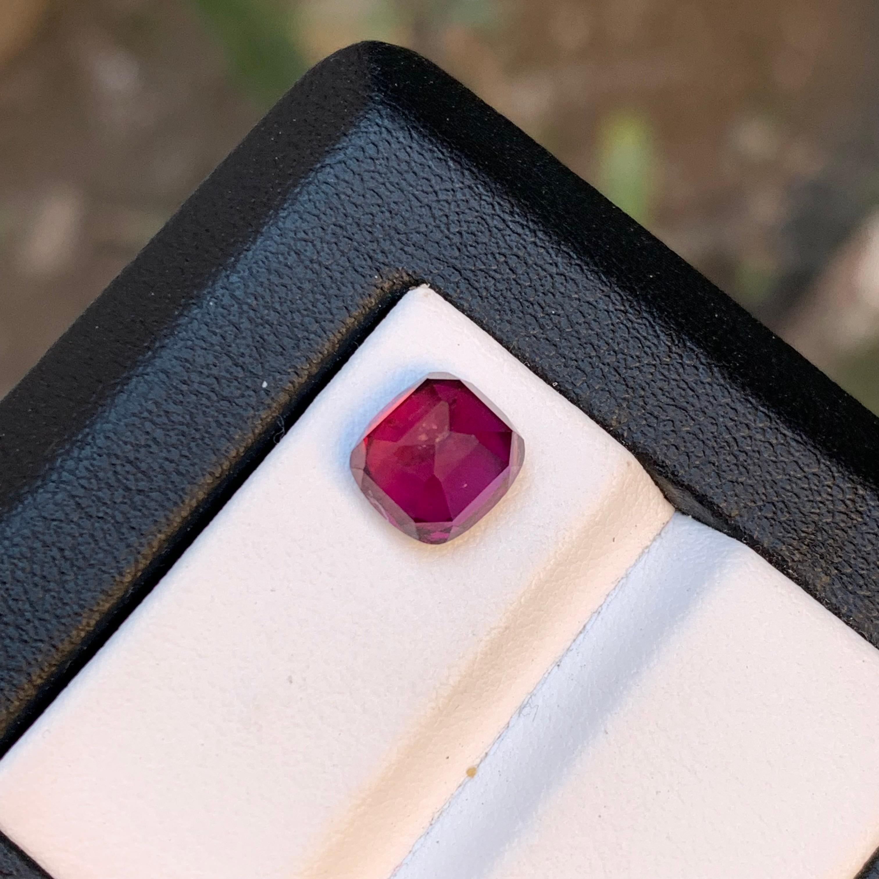 Rötlich rosa natürlichen Rhodolith Granat Ring lose Edelstein 3,10 Ct Cushion Cut für Damen oder Herren im Angebot