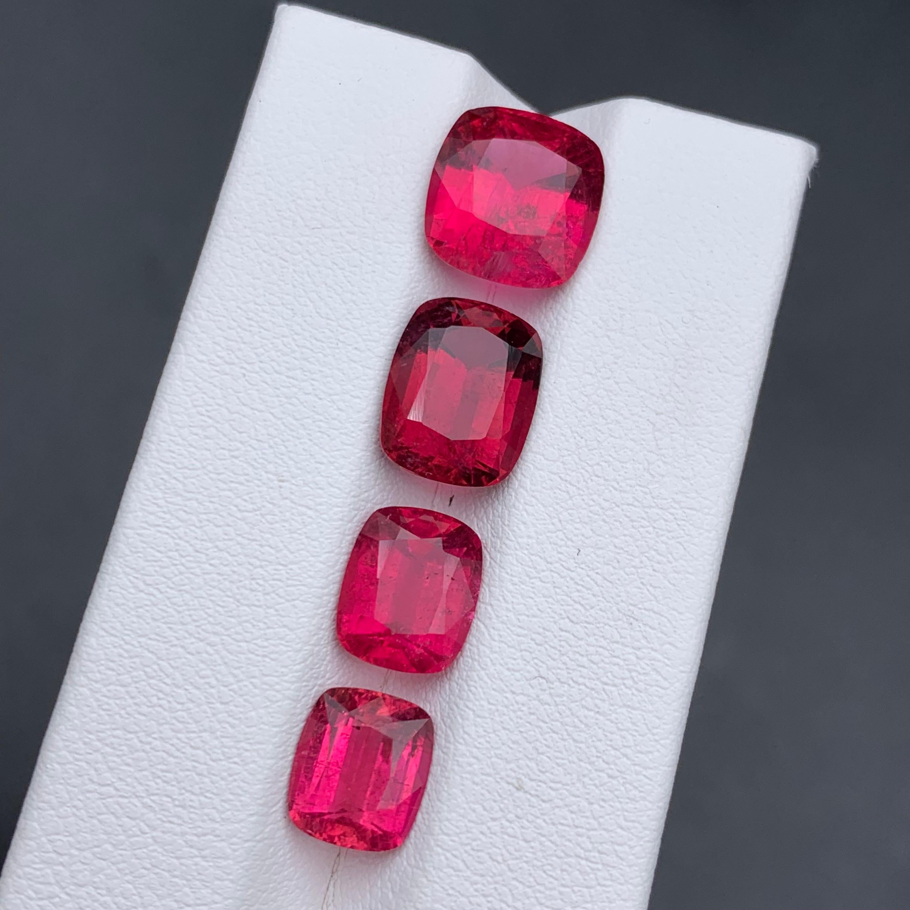 Collier coussin rose rougeâtre, tourmaline rubellite naturelle, pierres précieuses non serties 13,80 carats en vente 6