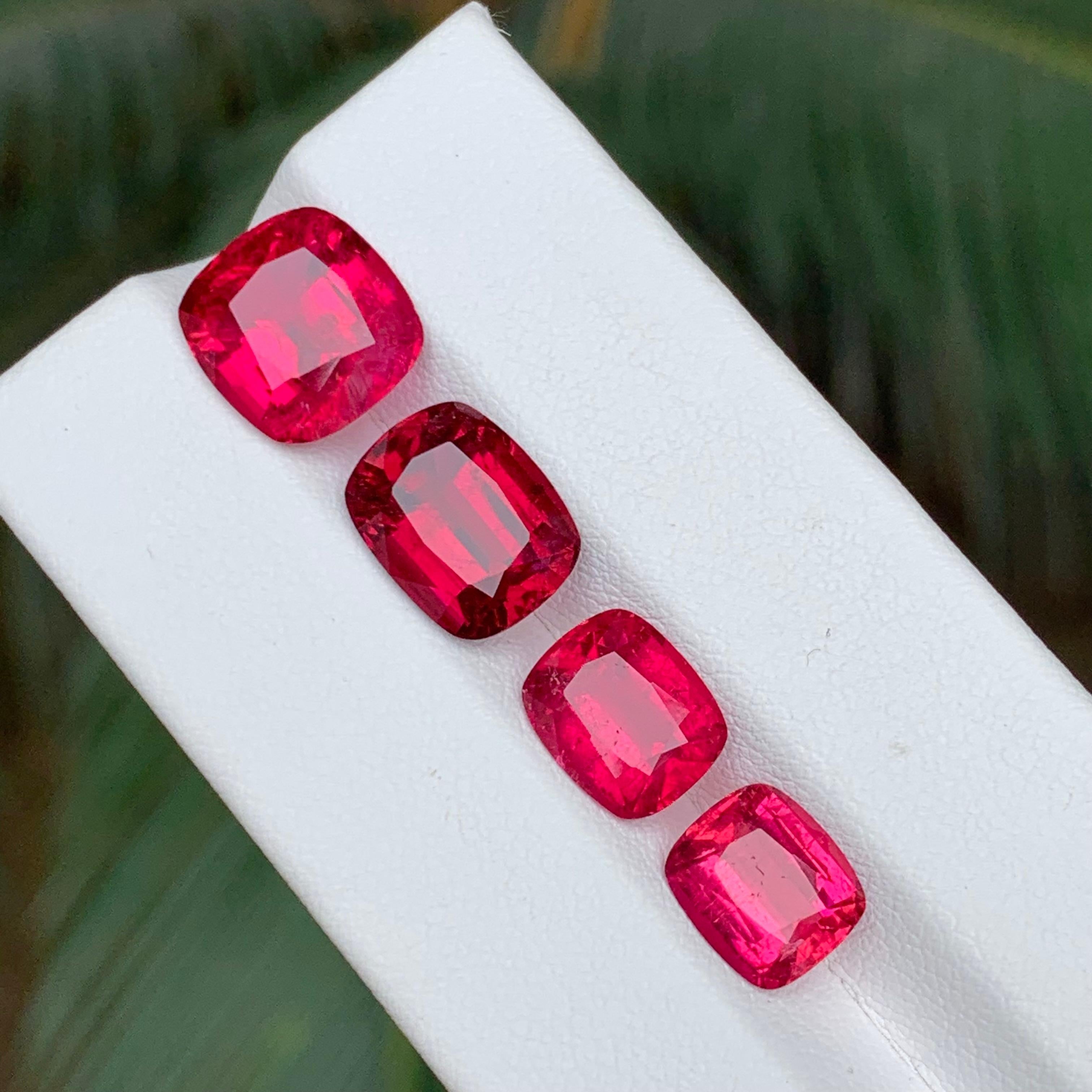Contemporain Collier coussin rose rougeâtre, tourmaline rubellite naturelle, pierres précieuses non serties 13,80 carats en vente