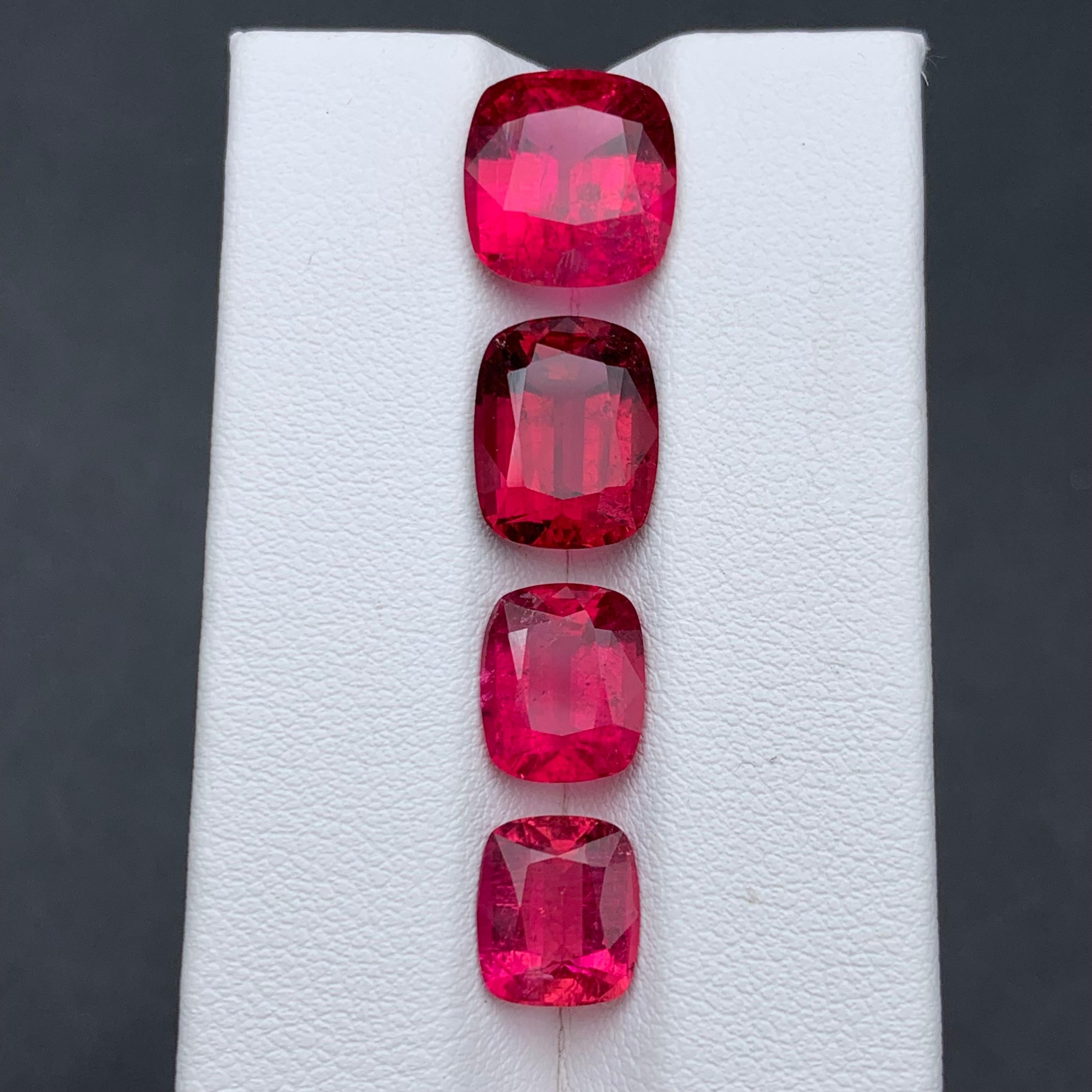 Taille coussin Collier coussin rose rougeâtre, tourmaline rubellite naturelle, pierres précieuses non serties 13,80 carats en vente