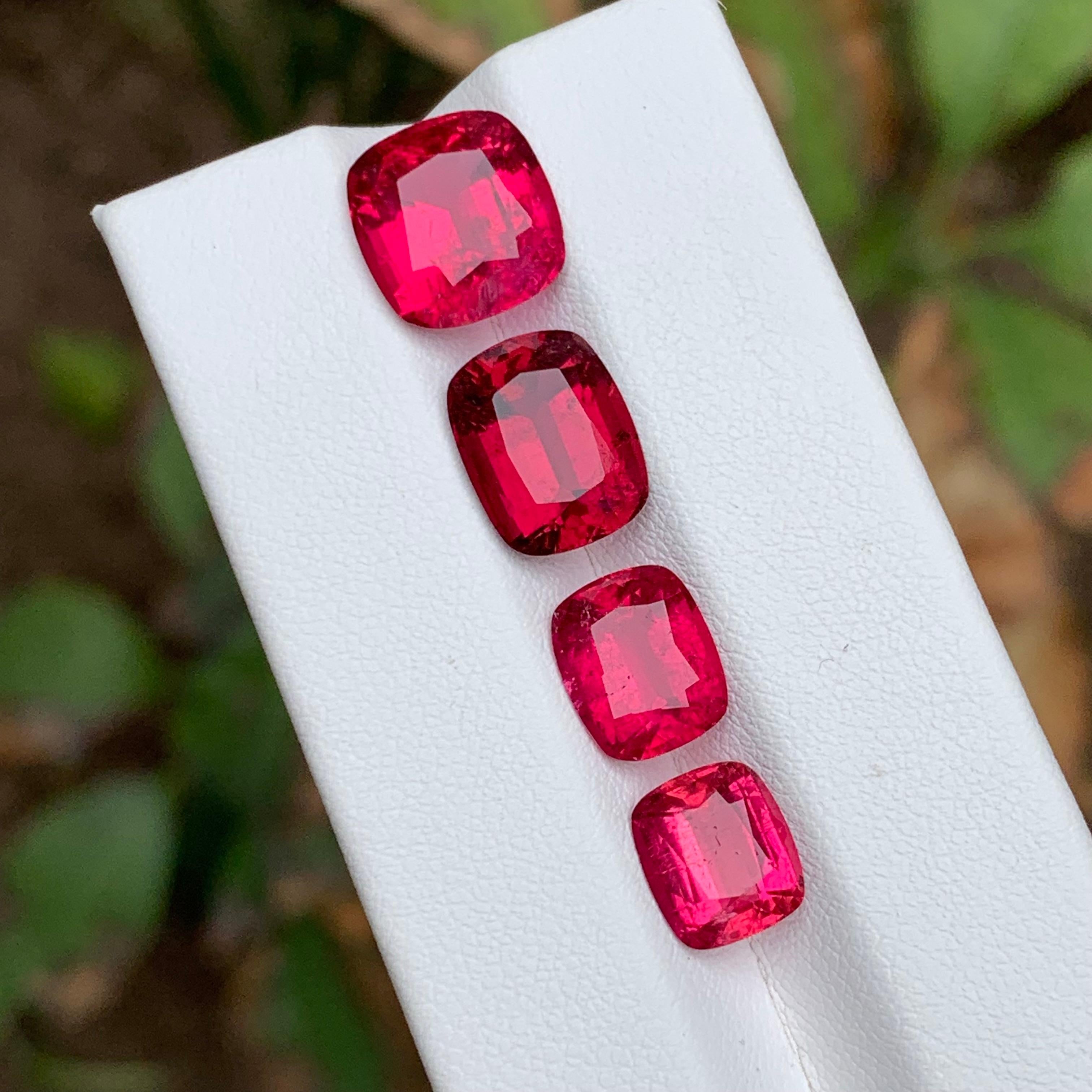 Collier coussin rose rougeâtre, tourmaline rubellite naturelle, pierres précieuses non serties 13,80 carats Unisexe en vente