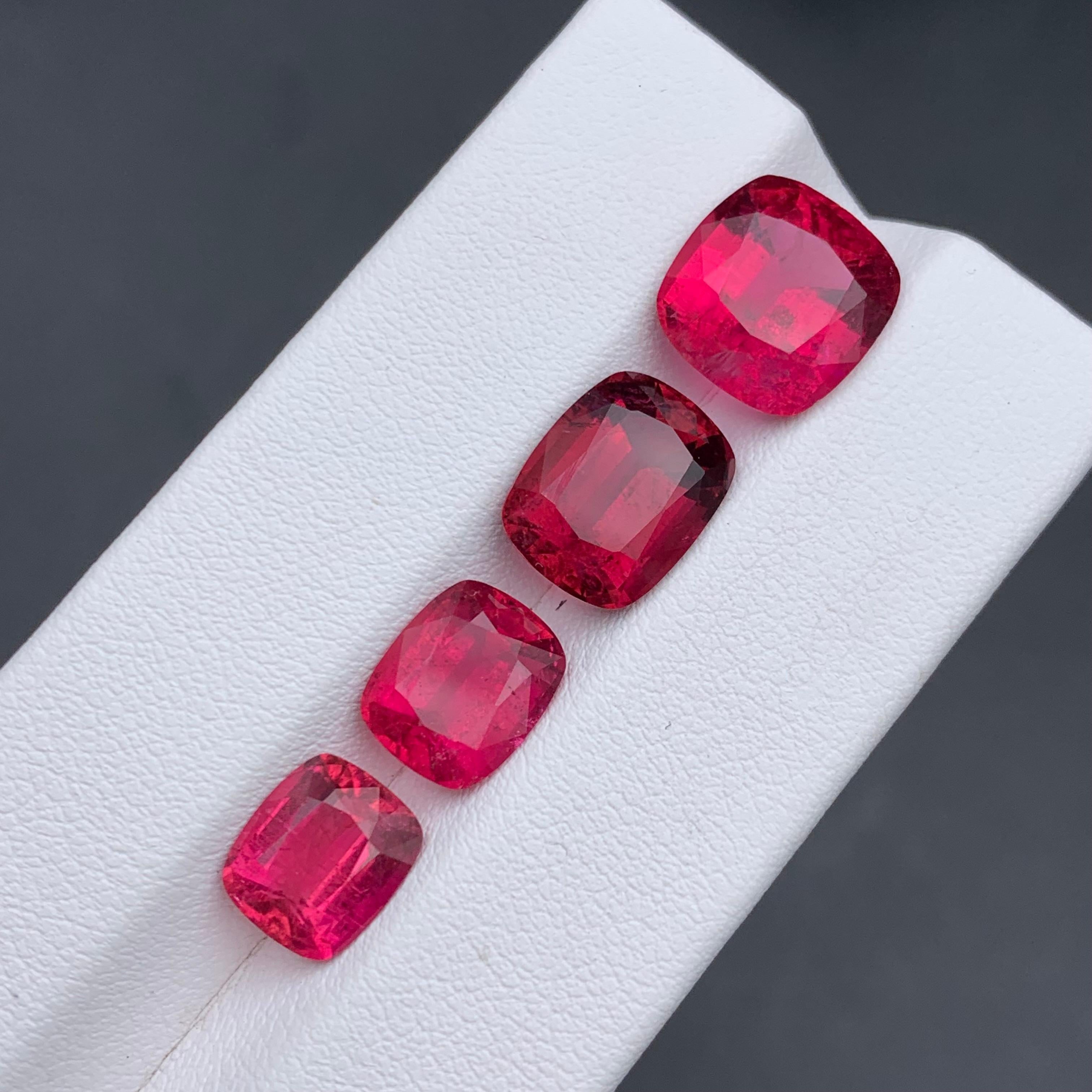 Collier coussin rose rougeâtre, tourmaline rubellite naturelle, pierres précieuses non serties 13,80 carats en vente 1