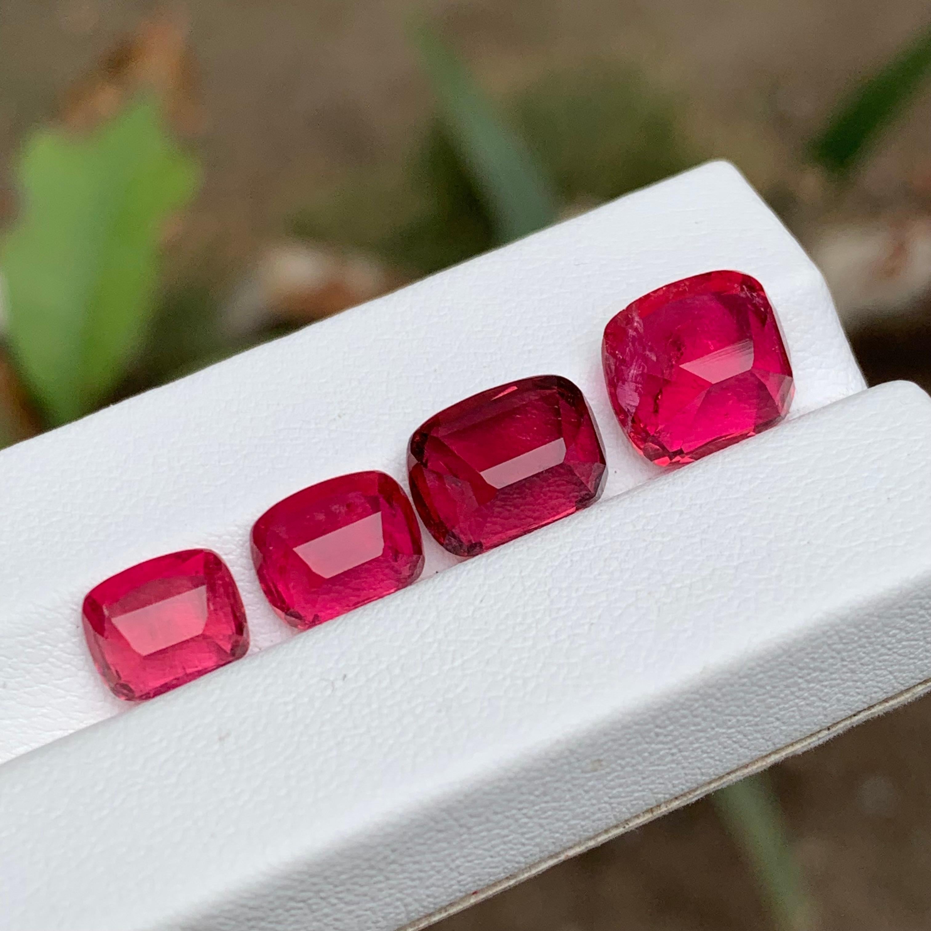 Collier coussin rose rougeâtre, tourmaline rubellite naturelle, pierres précieuses non serties 13,80 carats en vente 2