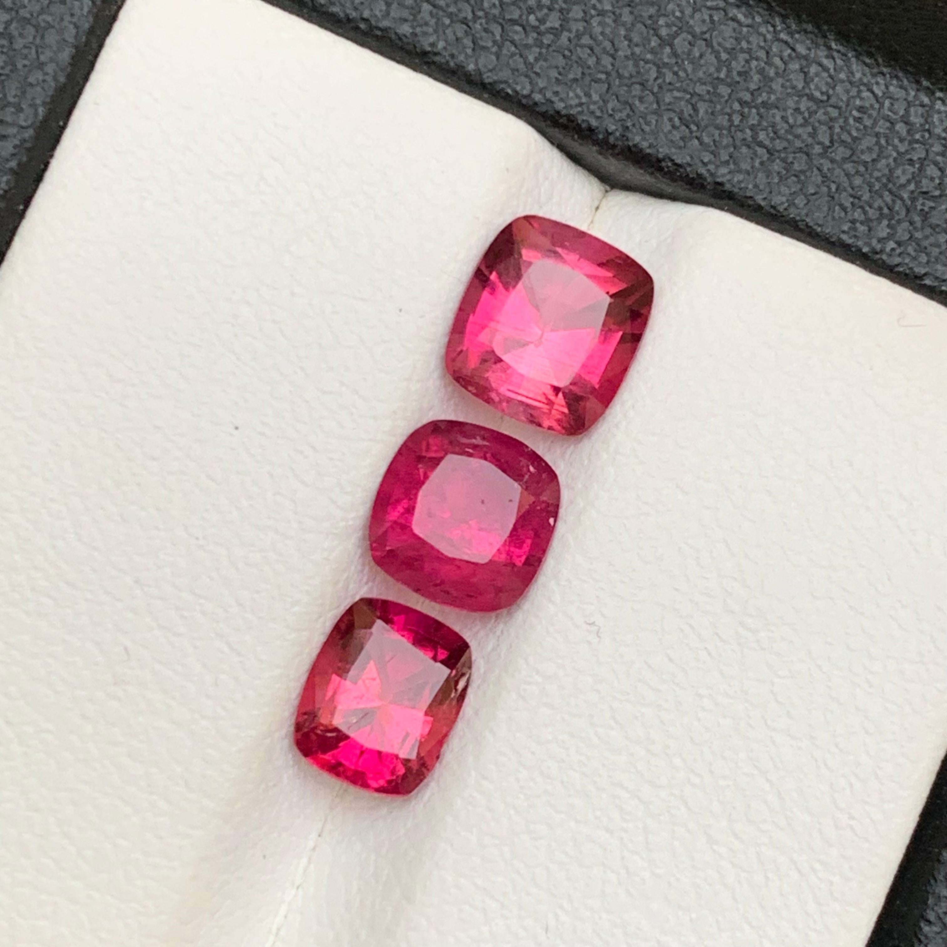 Squisita tormalina rubellite naturale rosa rossastra per anello, collana, ciondolo, bracciale o qualsiasi altro gioiello - taglio a cuscino dall'Afghanistan di Kunar!

💎 TIPO DI GEMMA: Tormalina rubellite
⚖️ PESO: 3,20 Carati
🪚 FORMA E TAGLIO: