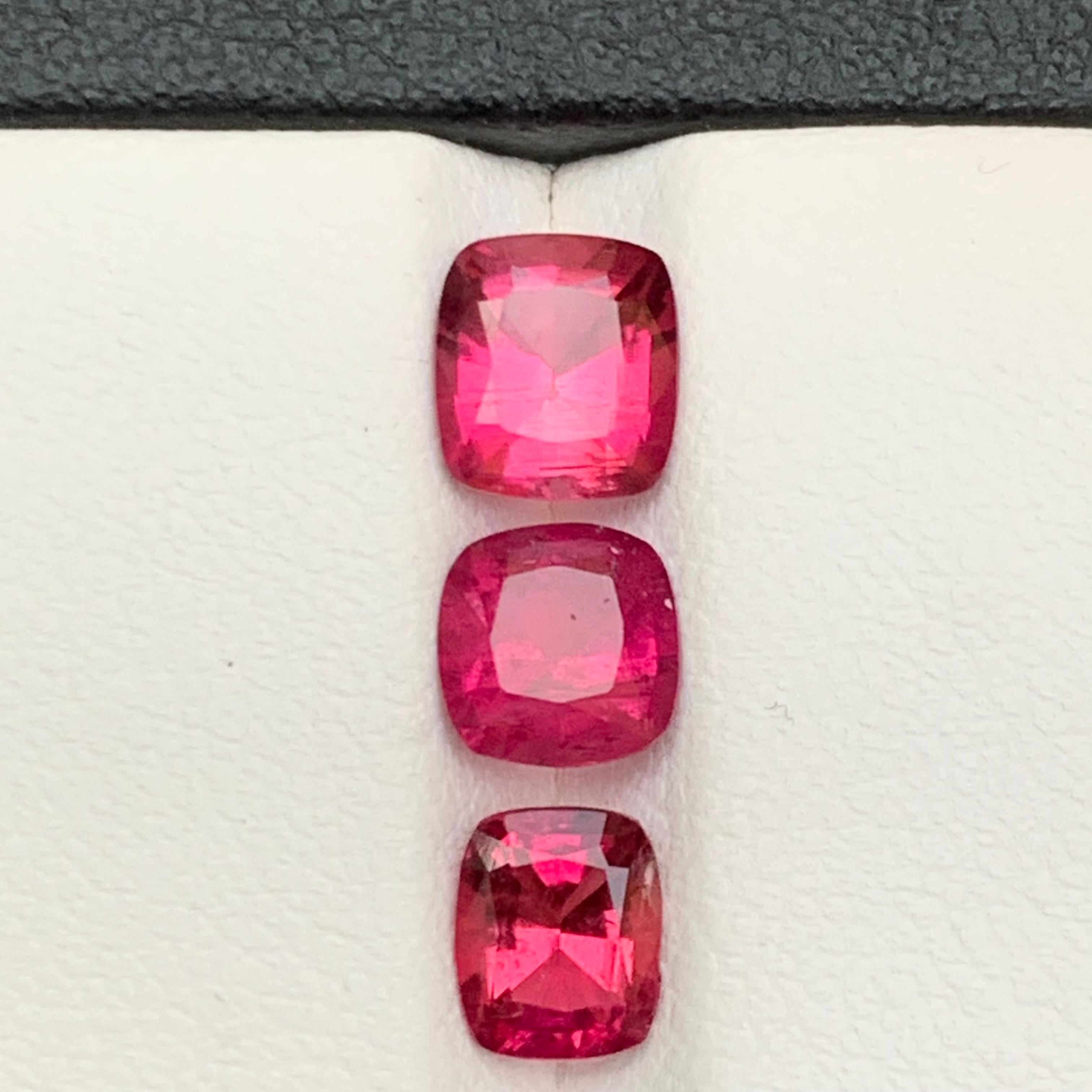 Taglio cuscino Gemme sciolte di tormalina rubellite naturale rosa rossastra 3,20 carati a cuscino - Gioielli in vendita