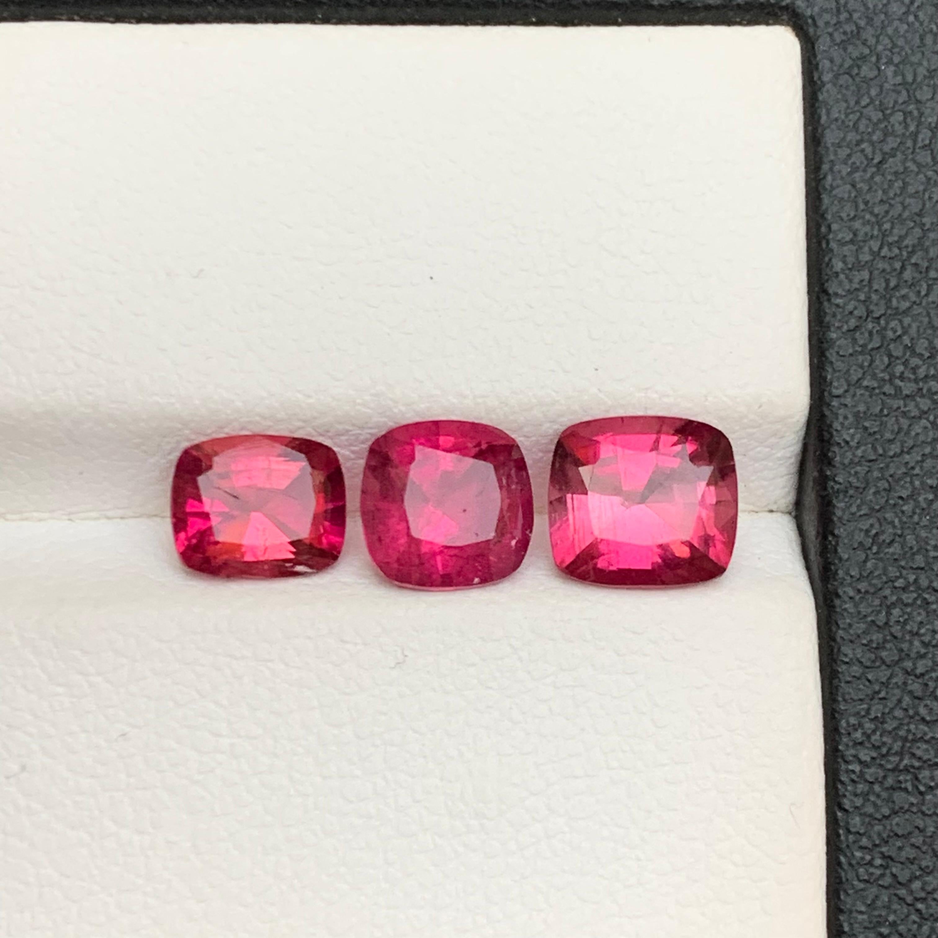 Gemme sciolte di tormalina rubellite naturale rosa rossastra 3,20 carati a cuscino - Gioielli in vendita 1