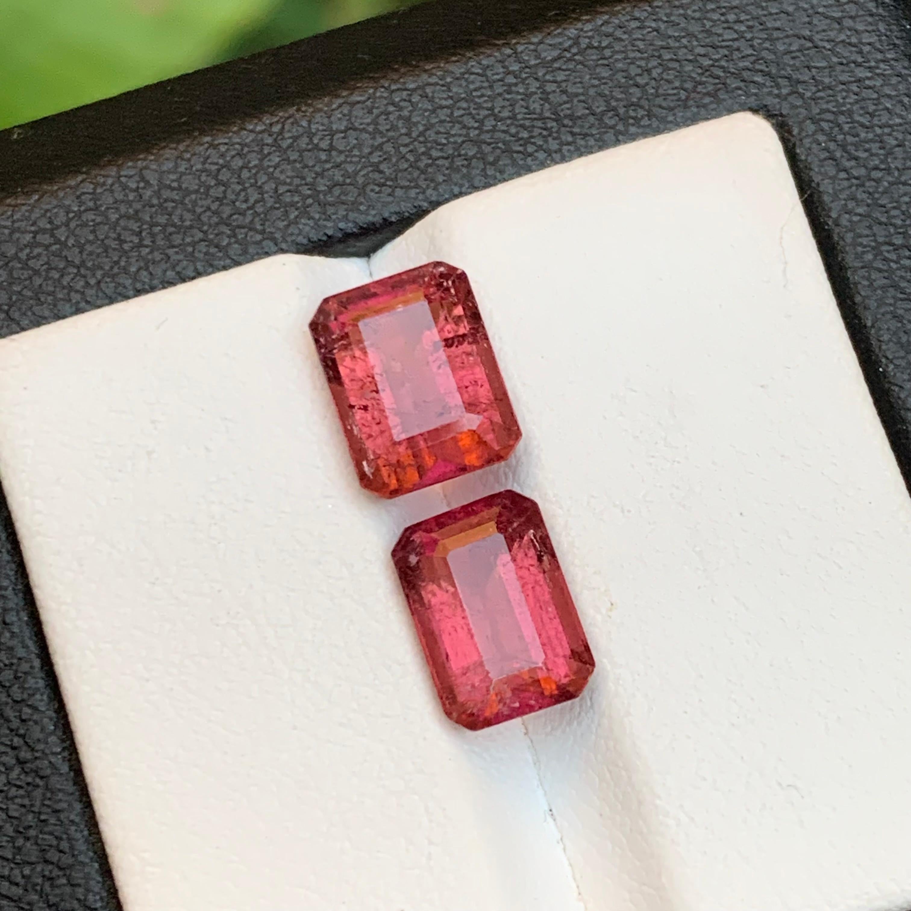 Contemporaneo Gemme sciolte di tormalina rubellite naturale rosa rossastra da 6,10 carati con taglio smeraldo in vendita
