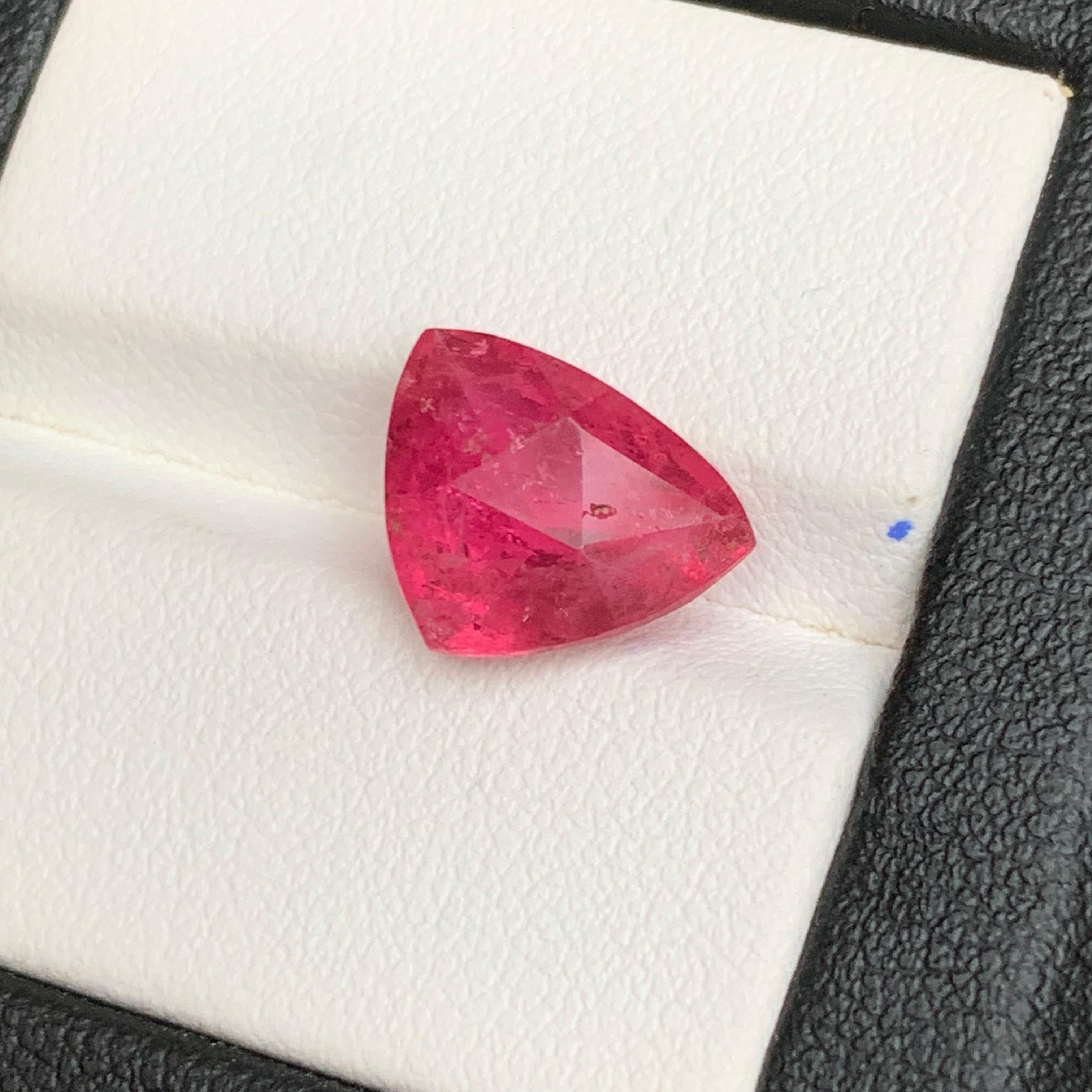 Reddish Pink Natural Rubellite Tourmaline Loose Gemstone for Ring, Necklace Pendant, Bracelet or any other Jewelry Setting!!

💎 GEMSTONE TYPE: Rubellite Tourmaline 
⚖️ WEIGHT: 3.95 Carats
🪚 SHAPE & CUT: Trillion Cut
📏 SIZE (MM): 9.88 x 12.48 x