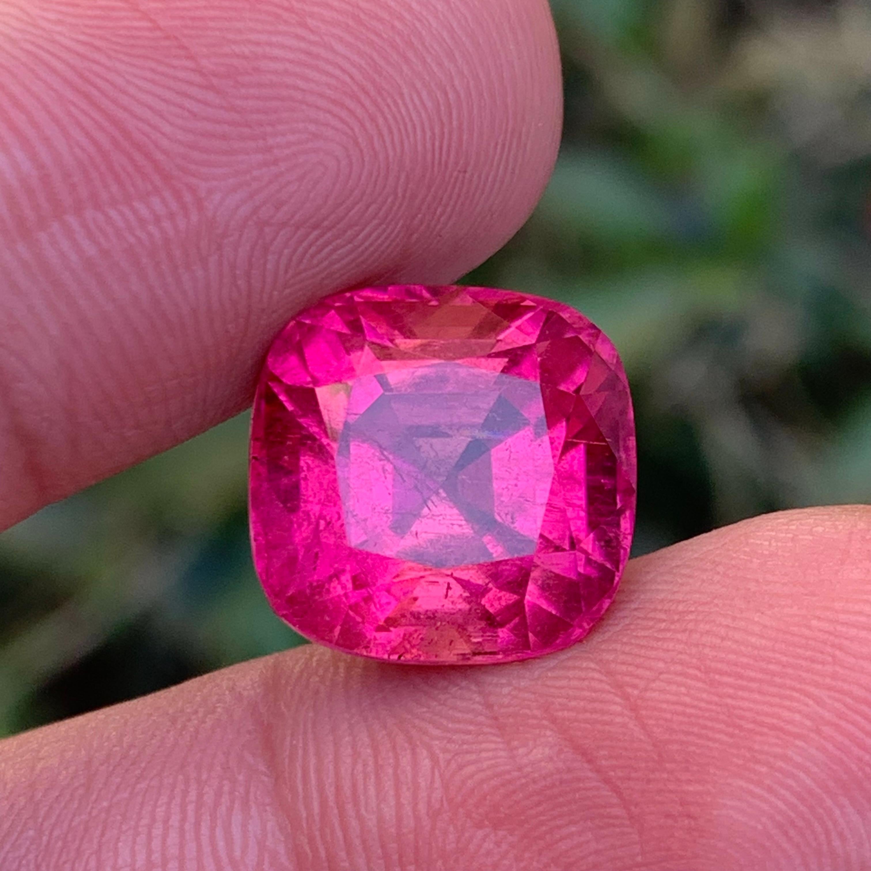 Taglio cuscino Anello con tormalina rubellite naturale rosa rossastra 13.2 carati taglio cuscino in vendita