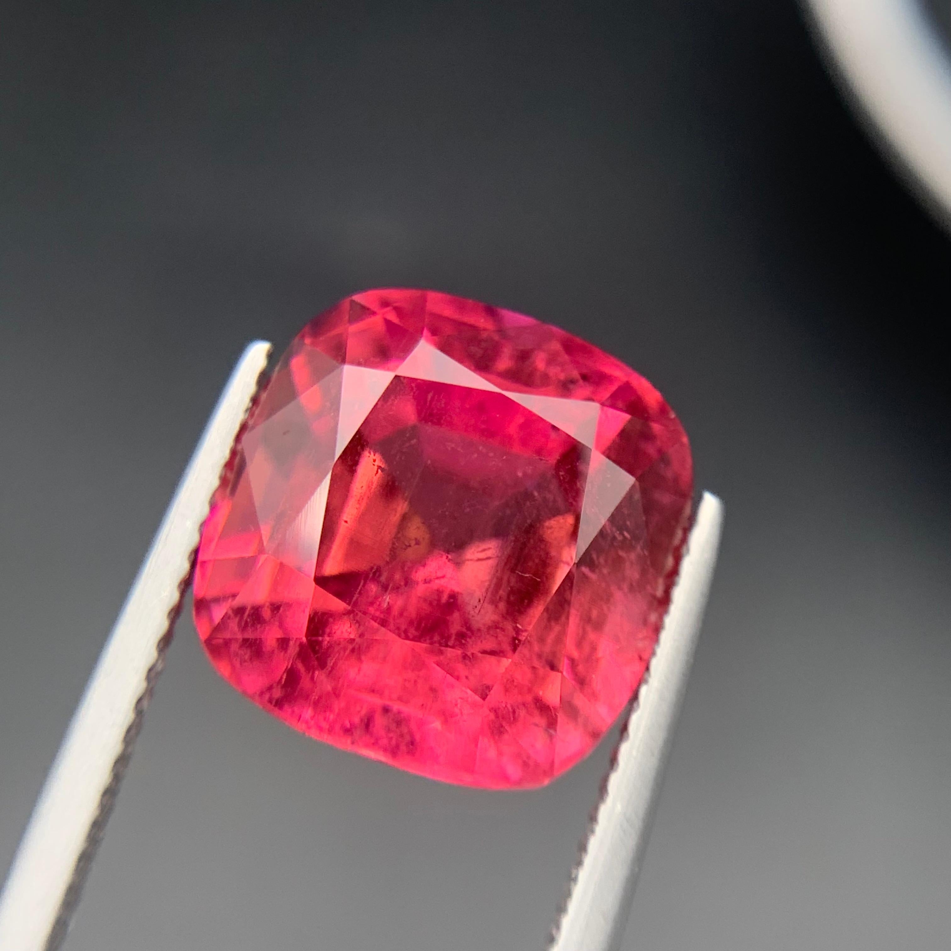 Anello con tormalina rubellite naturale rosa rossastra 13.2 carati taglio cuscino in vendita 2