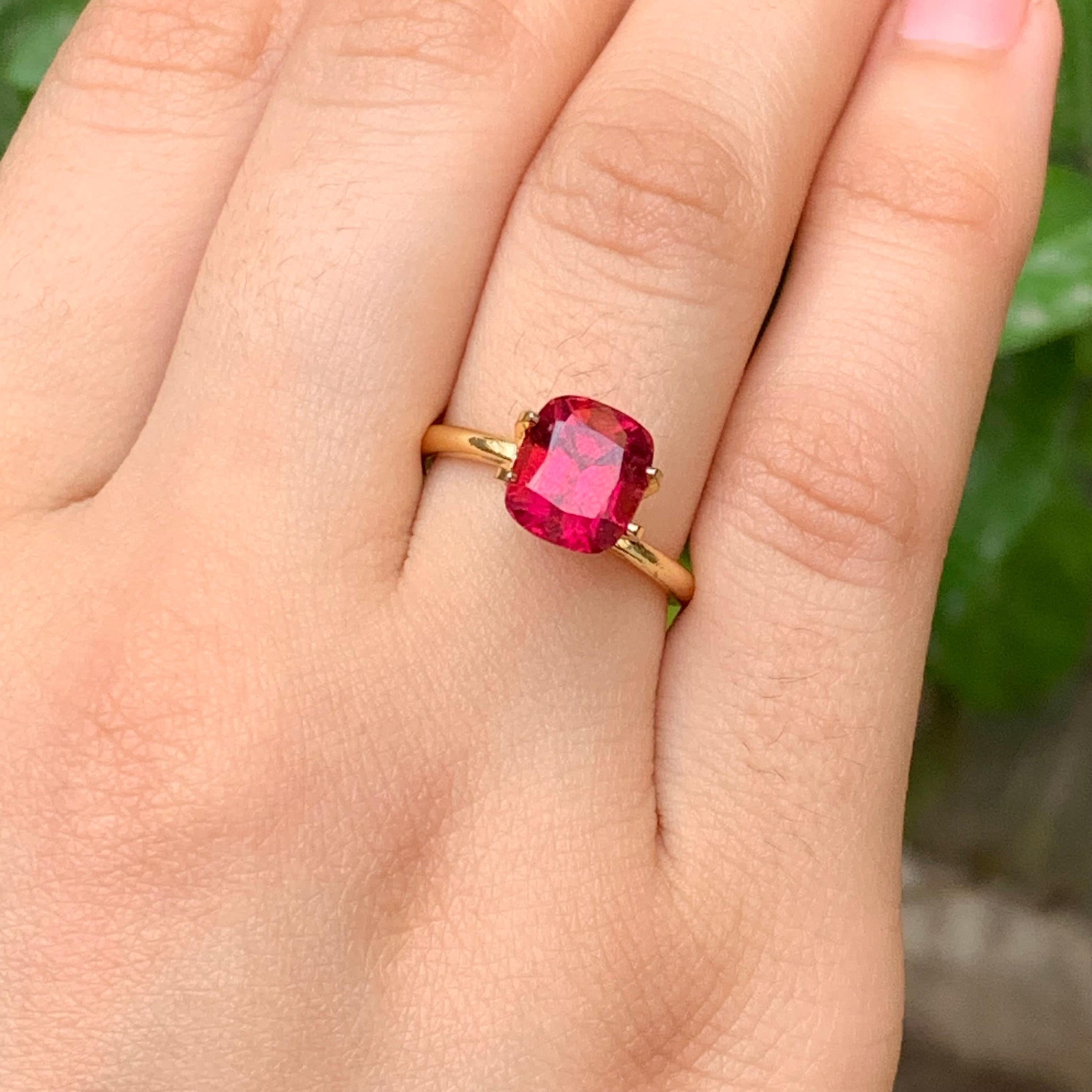 Anello con tormalina rubellite naturale rosa rossastra 2.75 carati taglio cuscino in vendita 4
