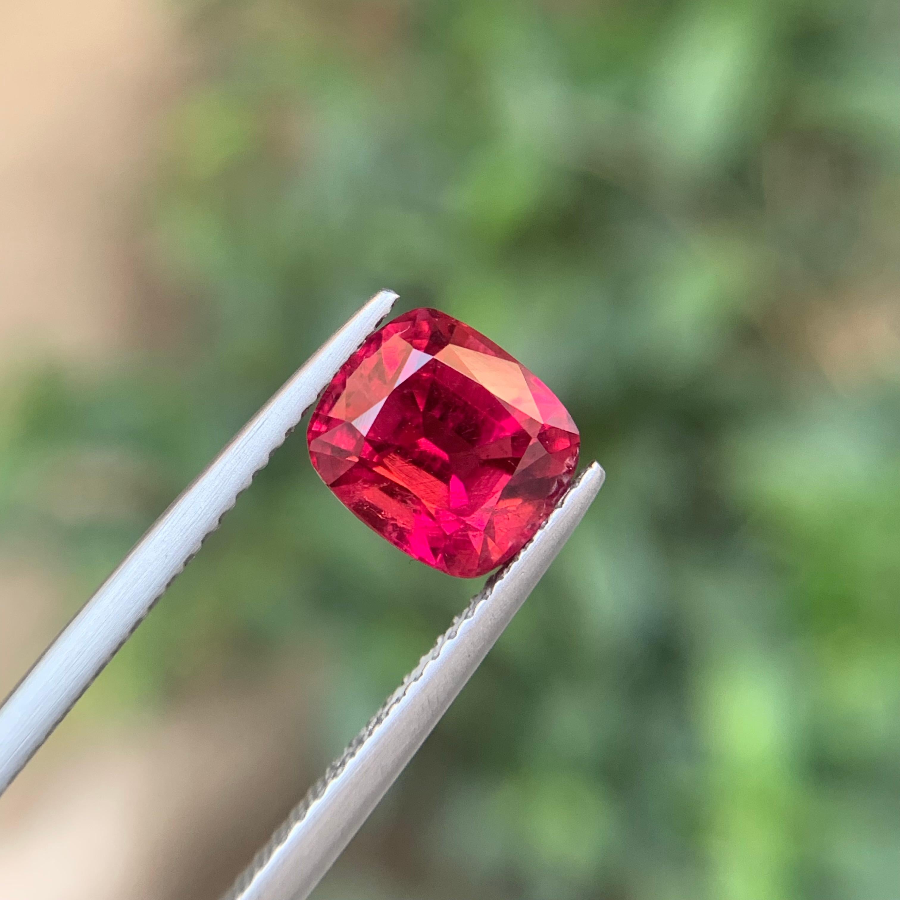 Anello con tormalina rubellite naturale rosa rossastra 2.75 carati taglio cuscino in vendita 5