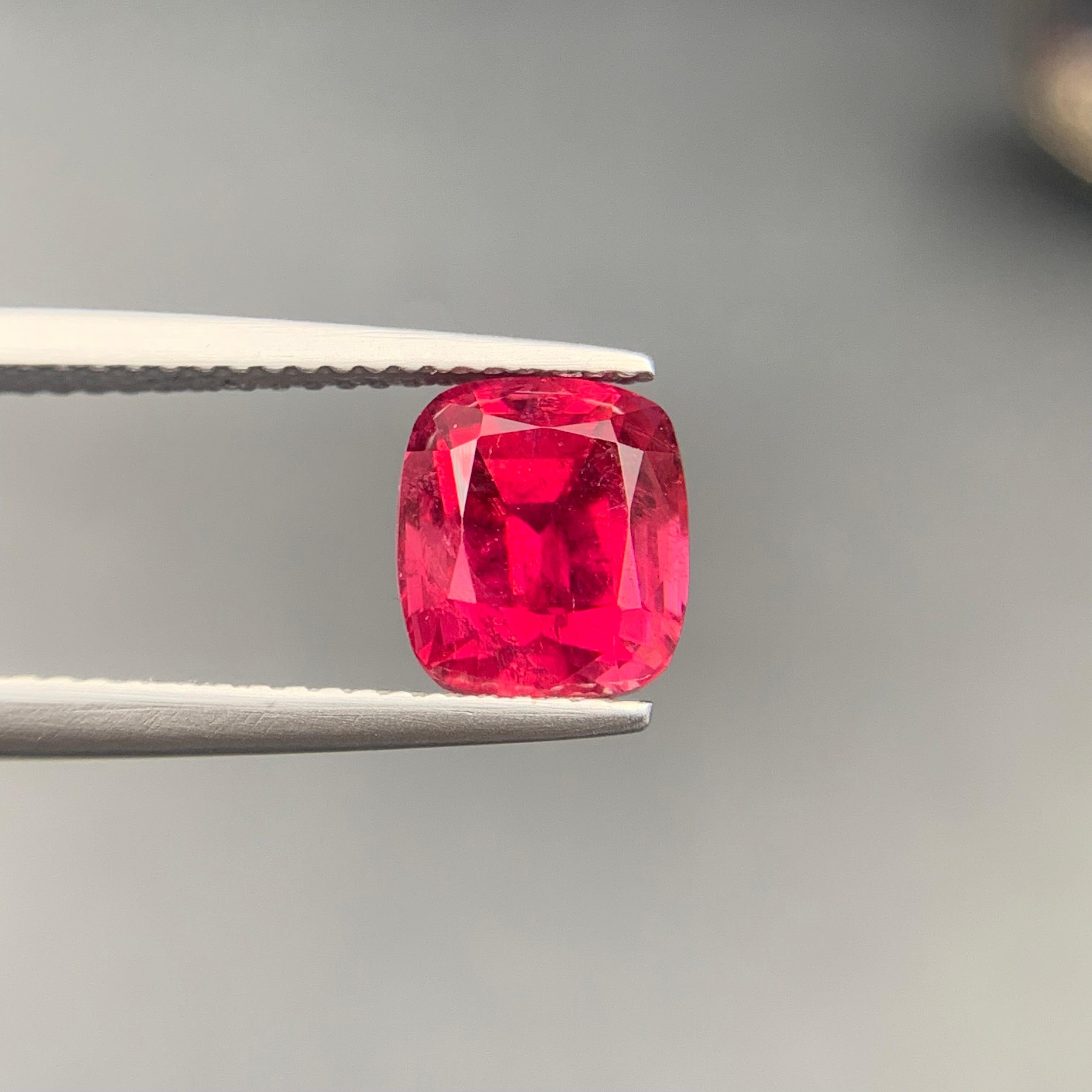 Anello con tormalina rubellite naturale rosa rossastra 2.75 carati taglio cuscino In condizioni Nuovo in vendita a Peshawar, PK