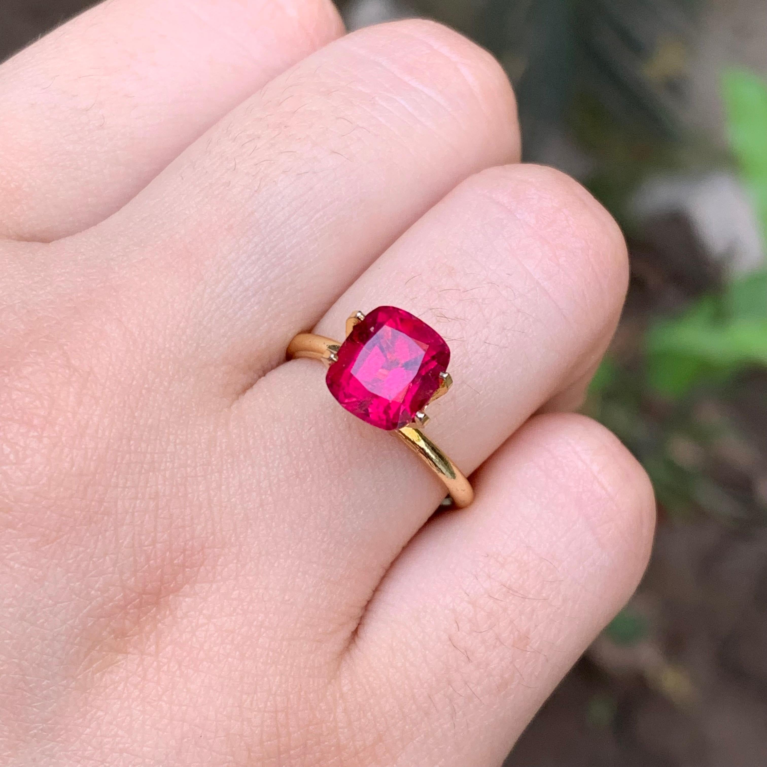 Anello con tormalina rubellite naturale rosa rossastra 2.75 carati taglio cuscino in vendita 1