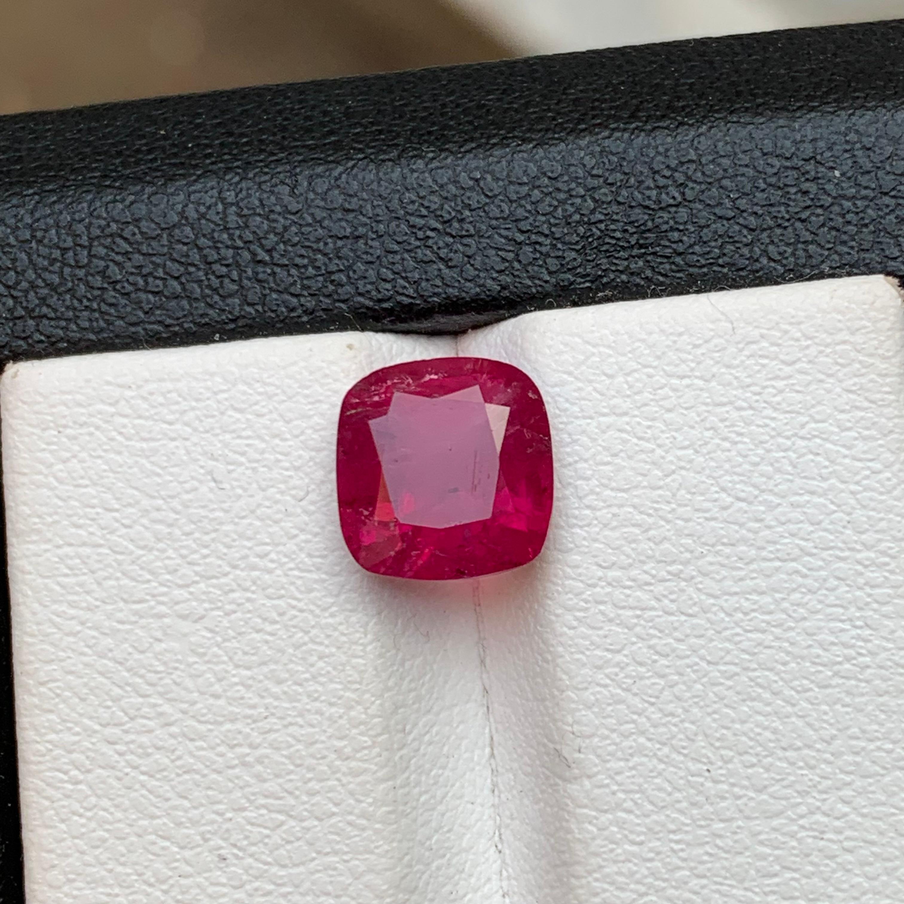Anillo de Turmalina Rubelita Natural Rosa Rojizo Suelta  Piedra 3 qt talla cojín Contemporáneo en venta