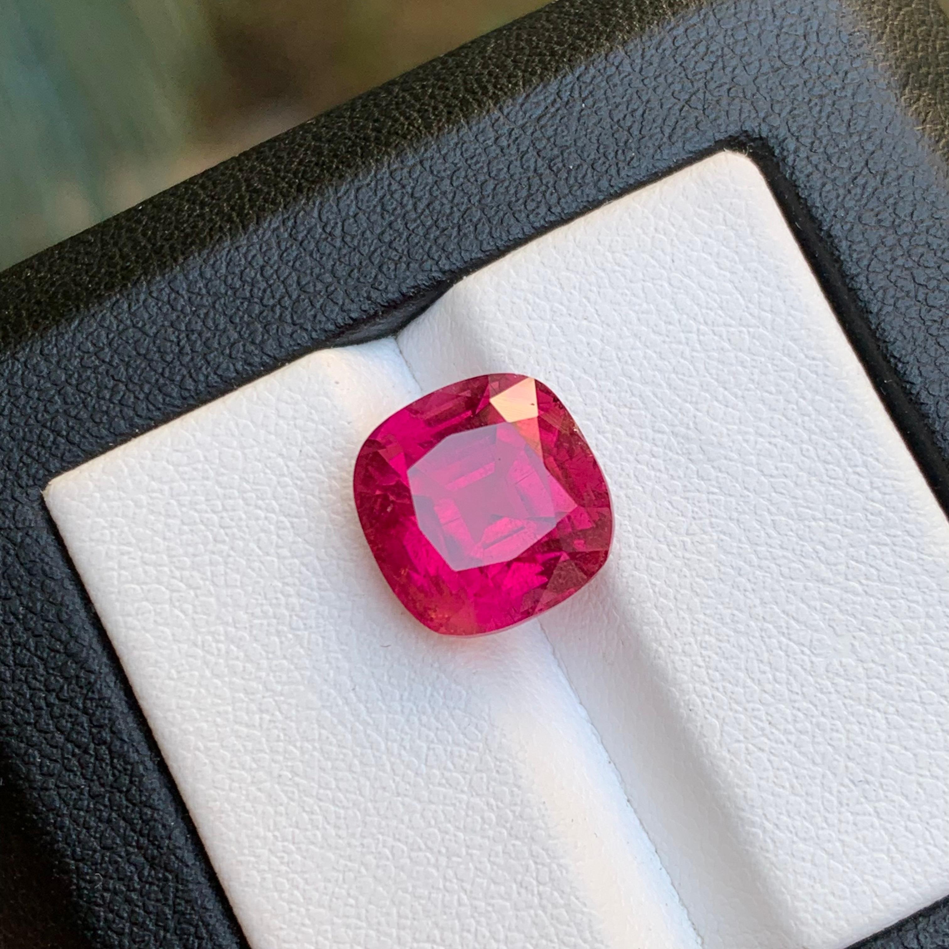 Anello con tormalina rubellite naturale rosa rossastra 6.70 carati taglio cuscino in vendita 5