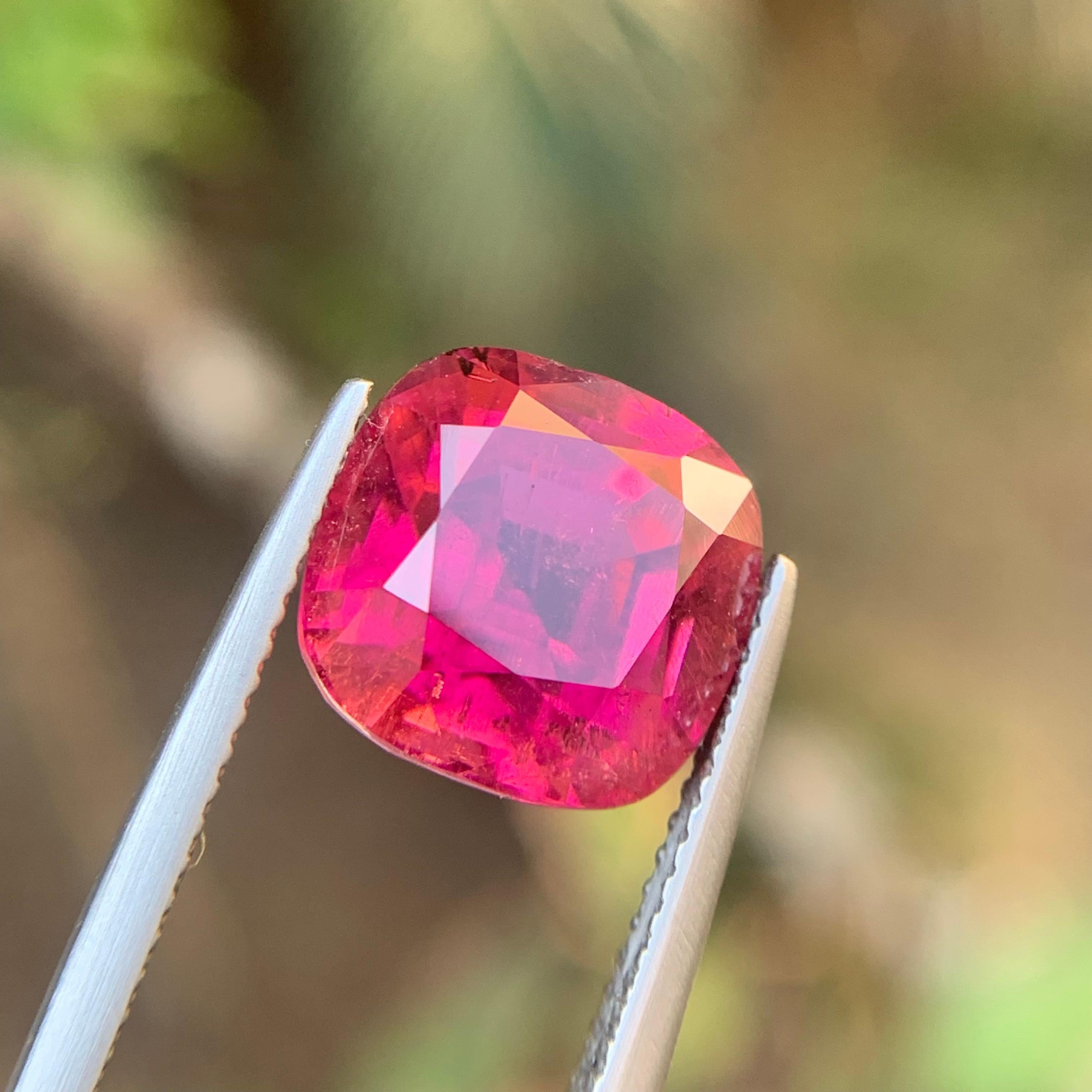 Tormalina rubellite naturale rosa rossastra sfusa  Gemma per anello, collana, ciondolo o qualsiasi altro gioiello - taglio a cuscino

💎 TIPO DI GEMMA: Tormalina rubellite
⚖️ PESO: 6,70 Carati
🪚 FORMA E TAGLIO: Taglio a cuscino
📏 DIMENSIONE (MM):