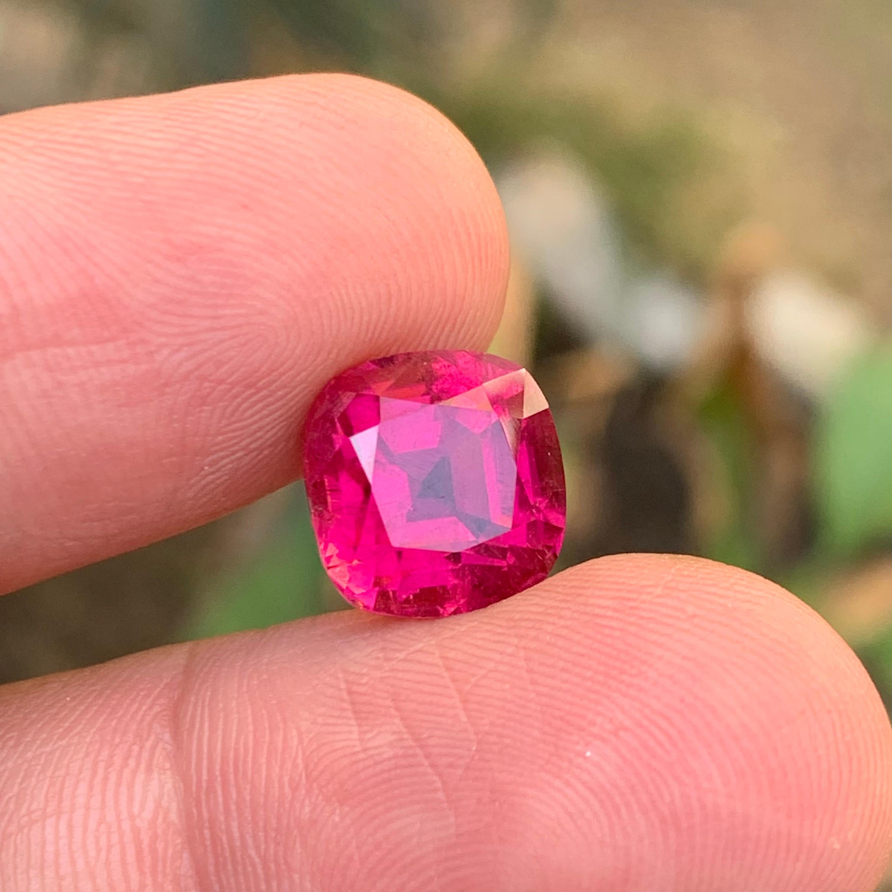 da uomo o donna Anello con tormalina rubellite naturale rosa rossastra 6.70 carati taglio cuscino in vendita