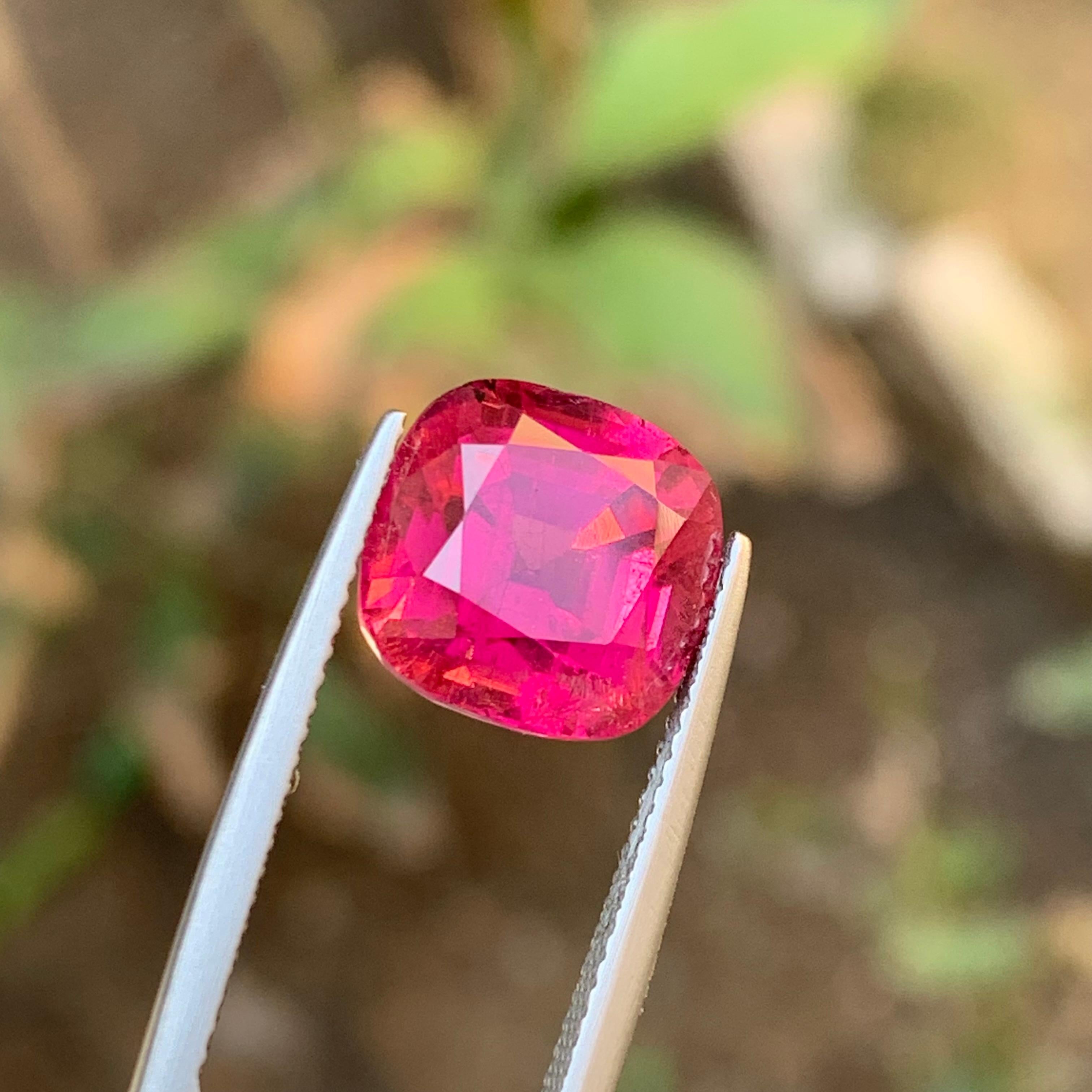 Anello con tormalina rubellite naturale rosa rossastra 6.70 carati taglio cuscino in vendita 2
