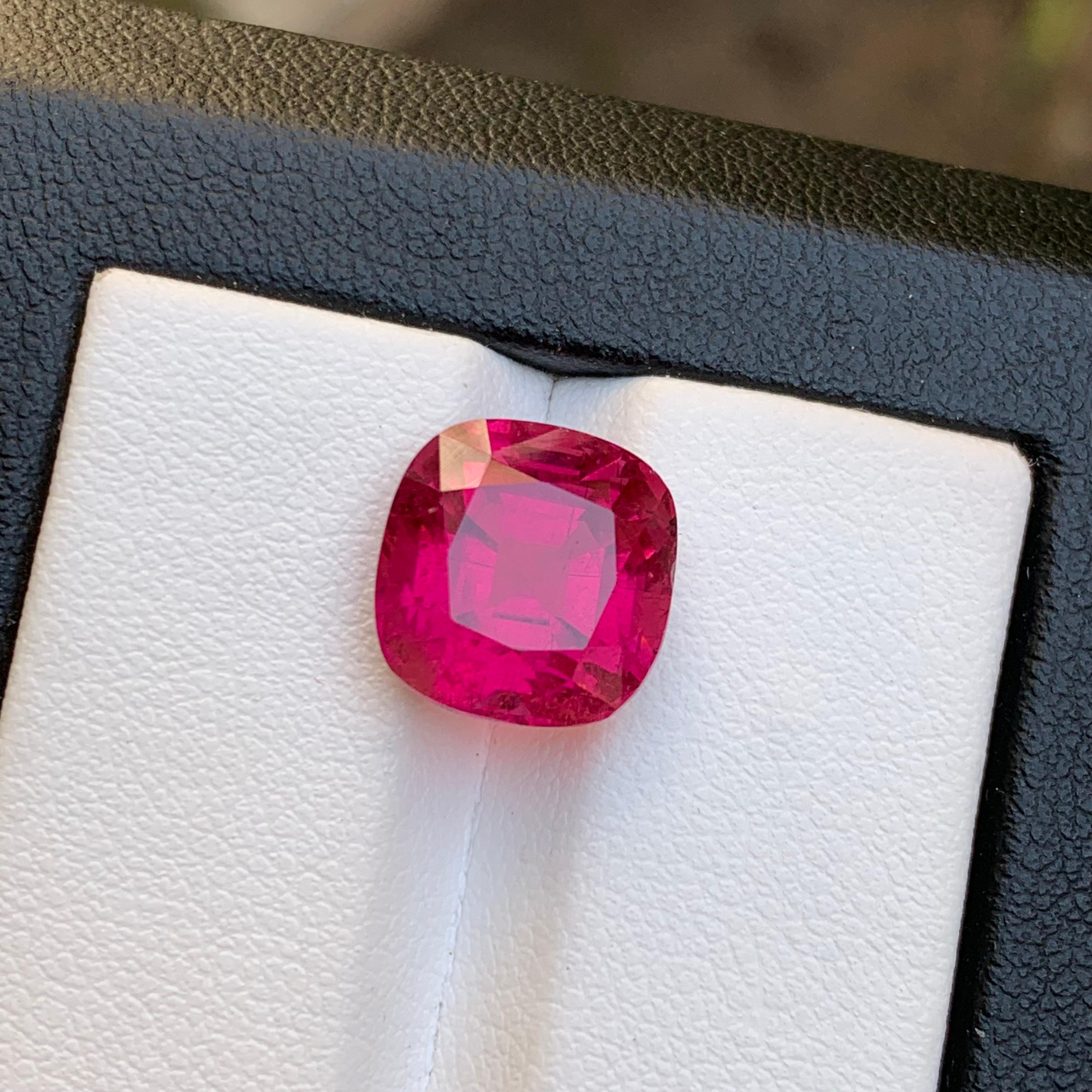Anello con tormalina rubellite naturale rosa rossastra 6.70 carati taglio cuscino in vendita 3