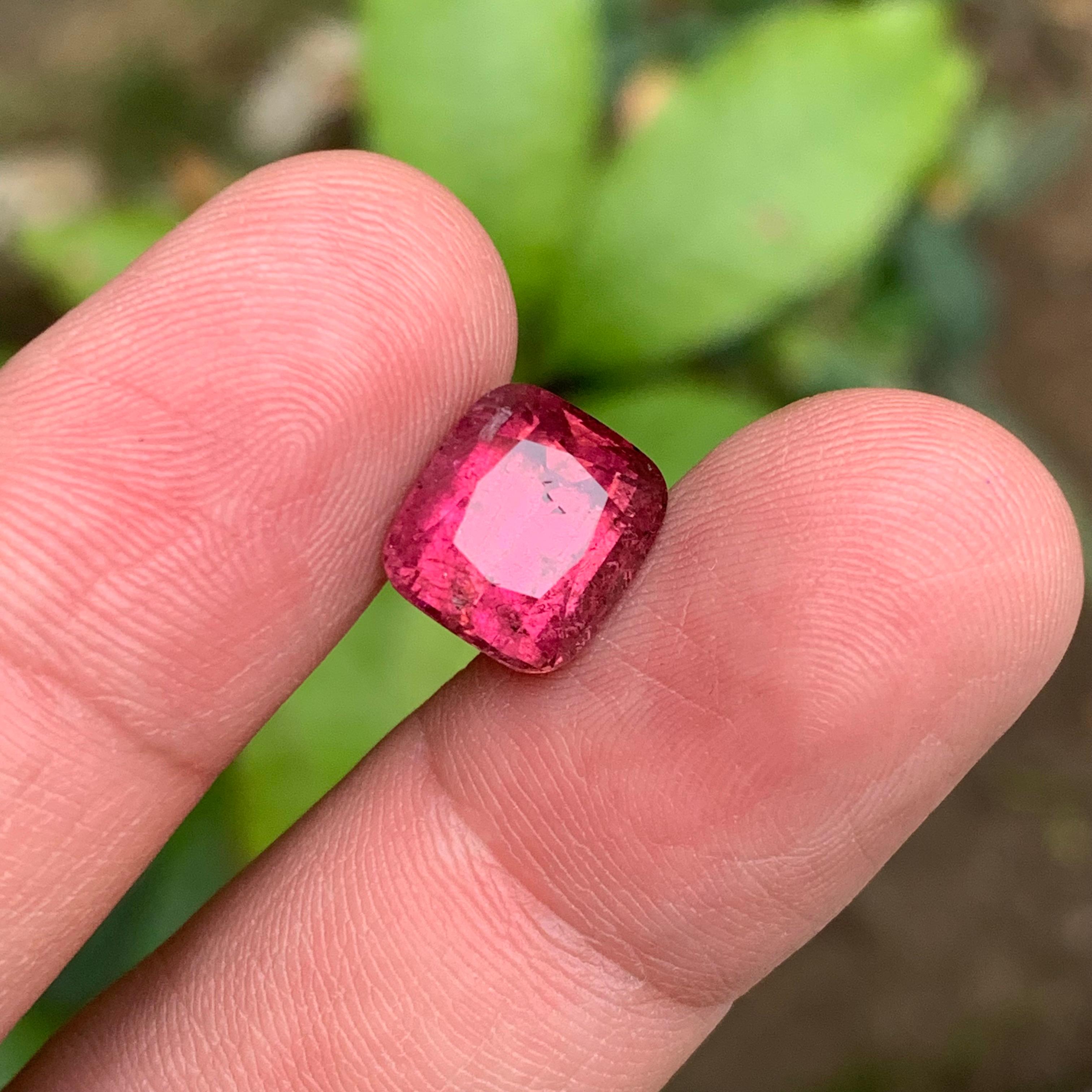 Anello con tormalina rubellite naturale rosa rossastra 6,95 carati taglio cuscino in vendita 5