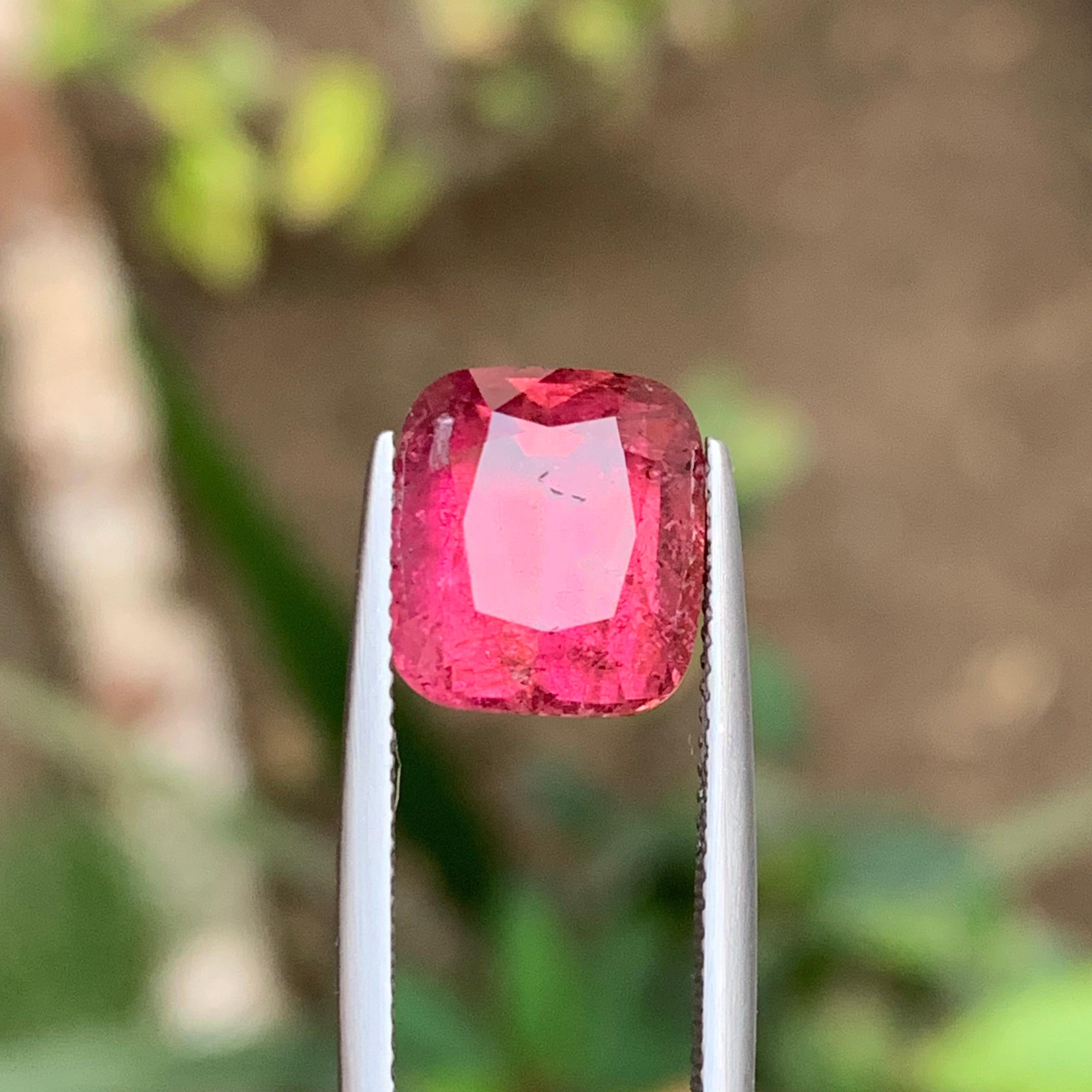Contemporaneo Anello con tormalina rubellite naturale rosa rossastra 6,95 carati taglio cuscino in vendita