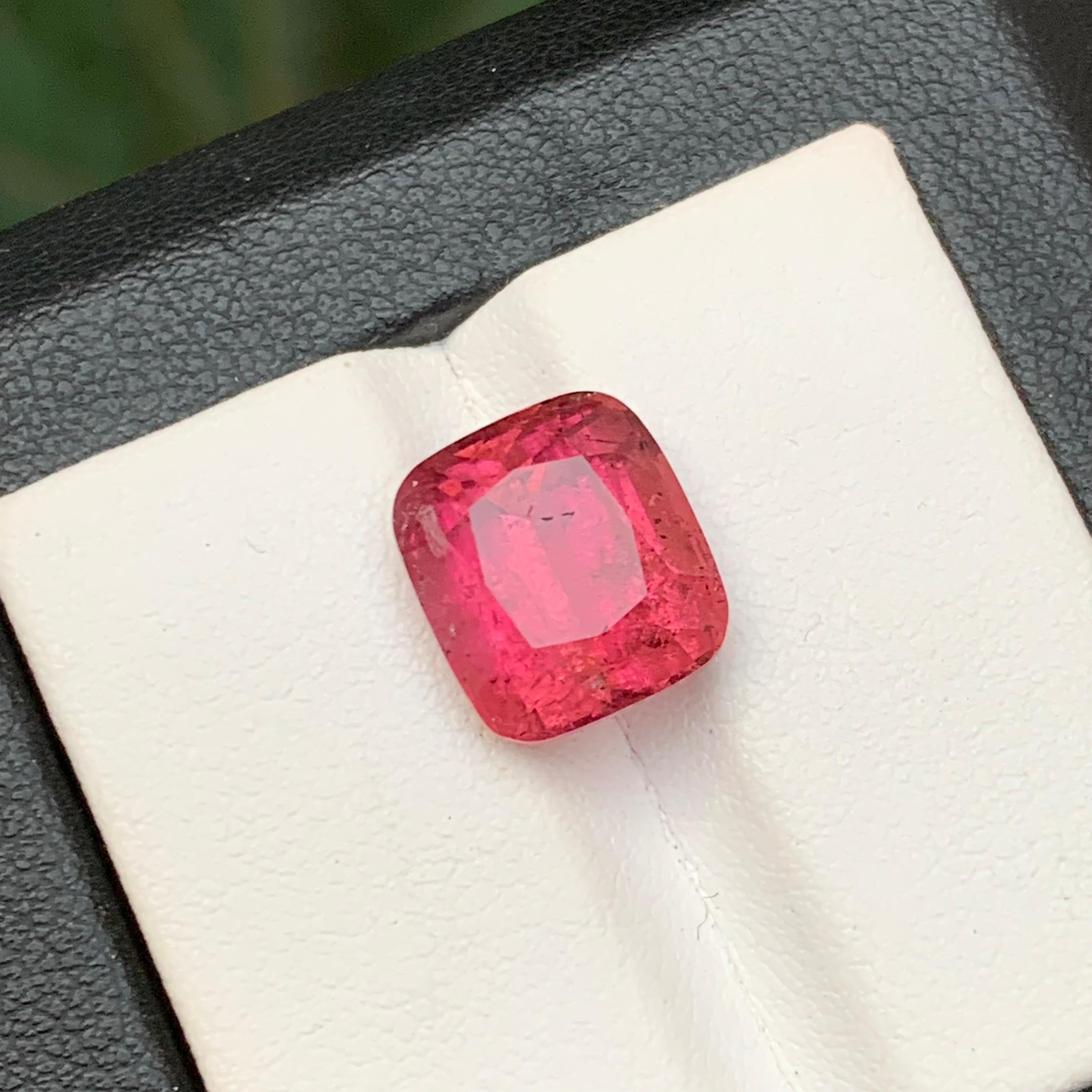 Taglio cuscino Anello con tormalina rubellite naturale rosa rossastra 6,95 carati taglio cuscino in vendita