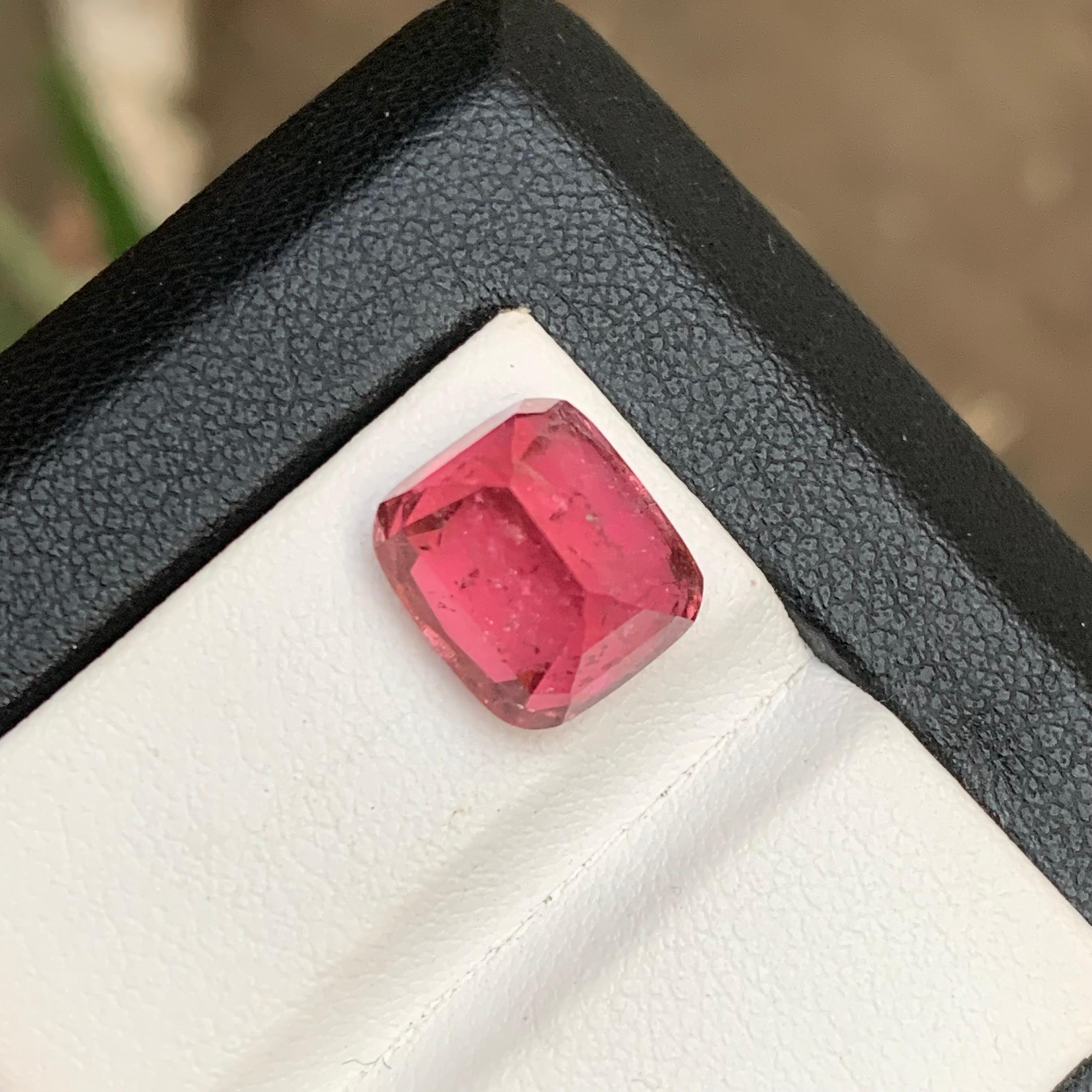 Anello con tormalina rubellite naturale rosa rossastra 6,95 carati taglio cuscino In condizioni Nuovo in vendita a Peshawar, PK
