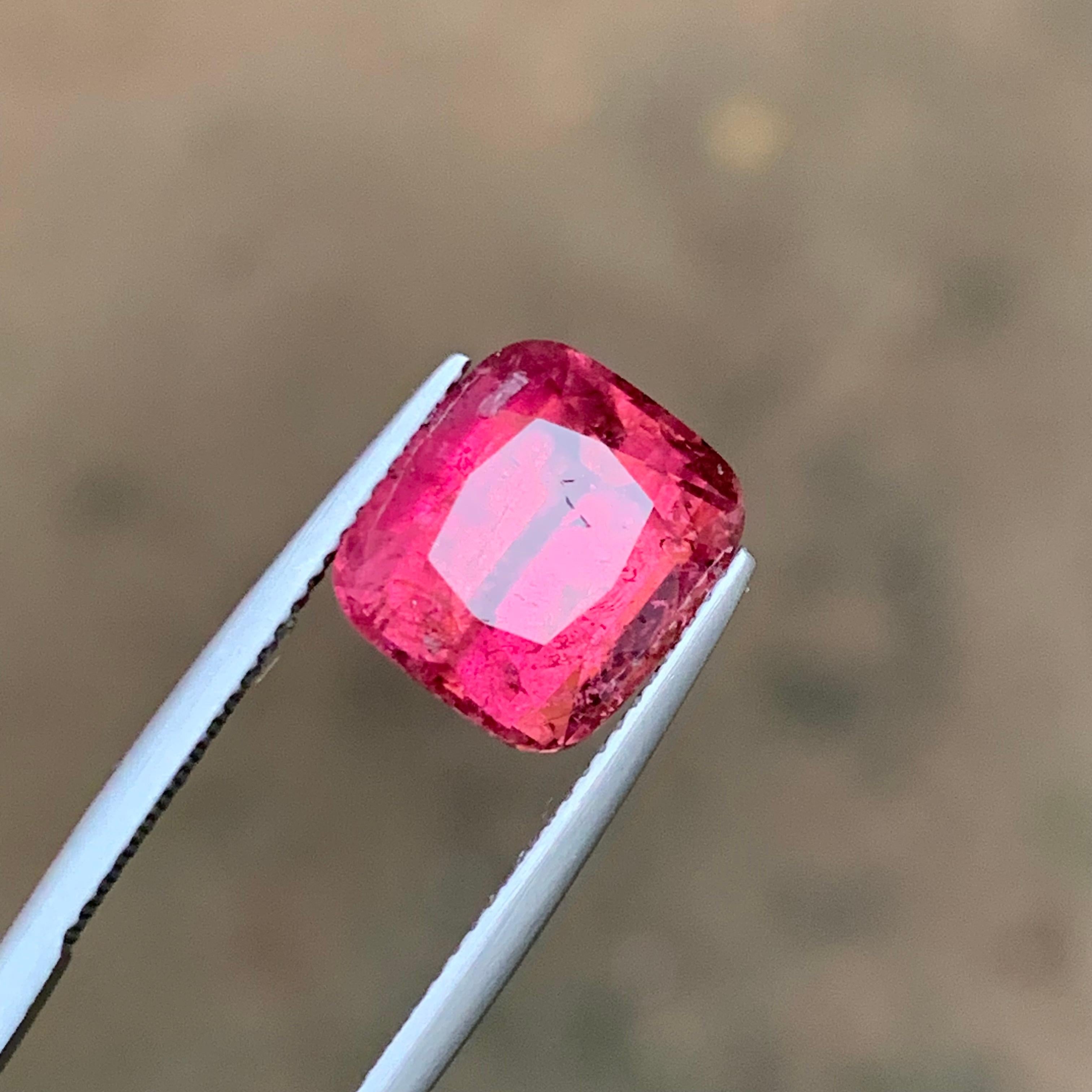Anello con tormalina rubellite naturale rosa rossastra 6,95 carati taglio cuscino in vendita 3