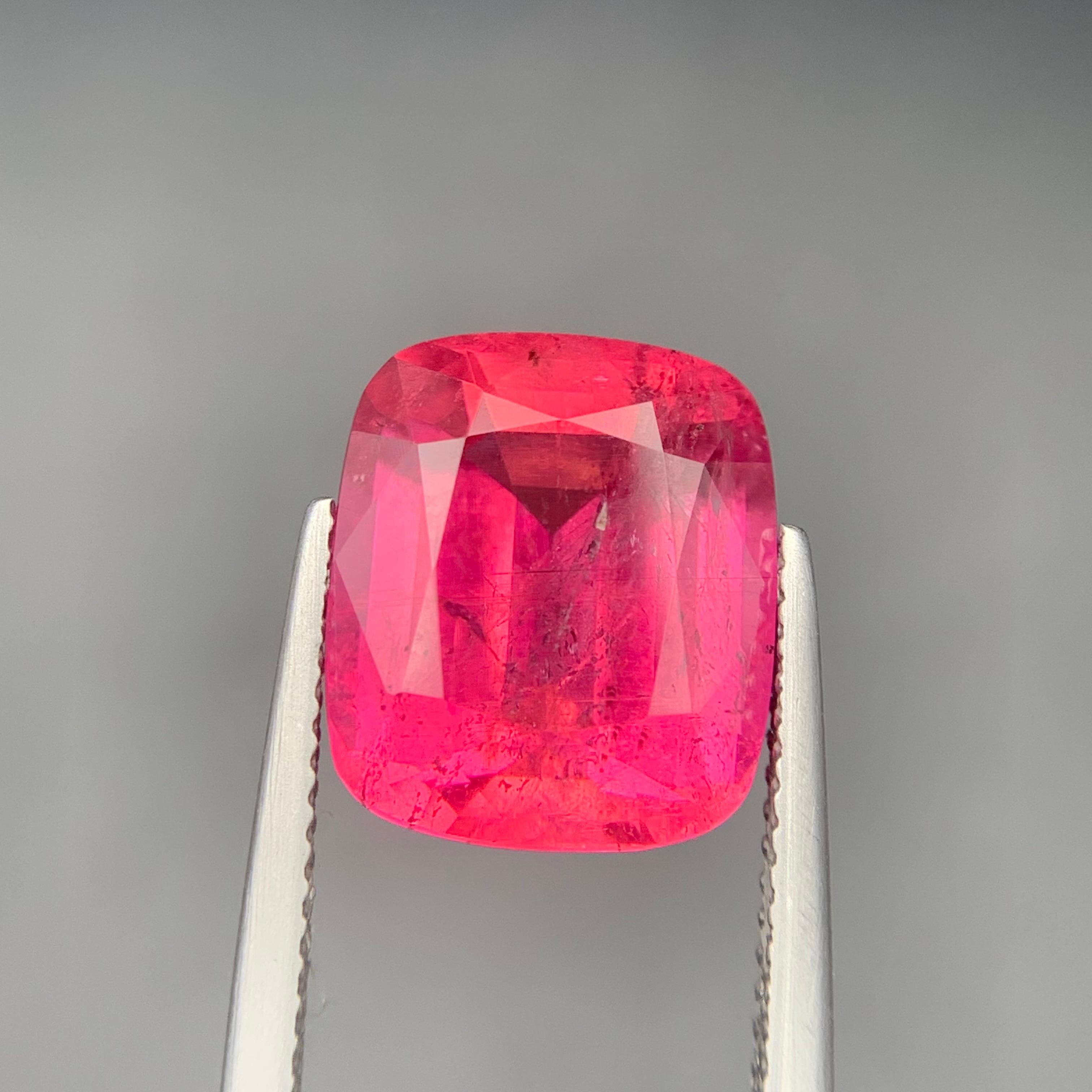 Tormalina rubellite naturale rosa rossastra sfusa  Gemma per anello, collana, ciondolo o qualsiasi altro gioiello - taglio a cuscino

💎 TIPO DI GEMMA: Tormalina rubellite
⚖️ PESO: 8,45 Carati
🪚 FORMA E TAGLIO: Taglio a cuscino
📏 DIMENSIONE (MM):